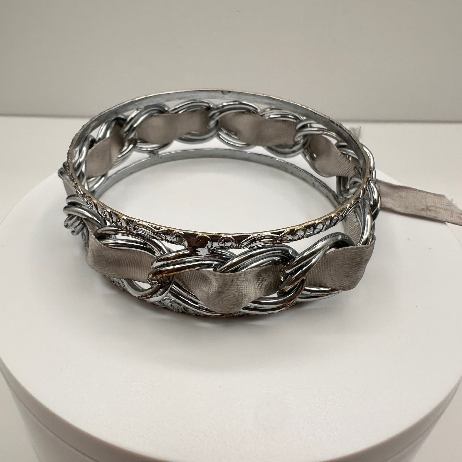 Vintage Y2K Silver Tone Interlocking Link Bracelet Grey Ribbon Woven Statement - Image 1