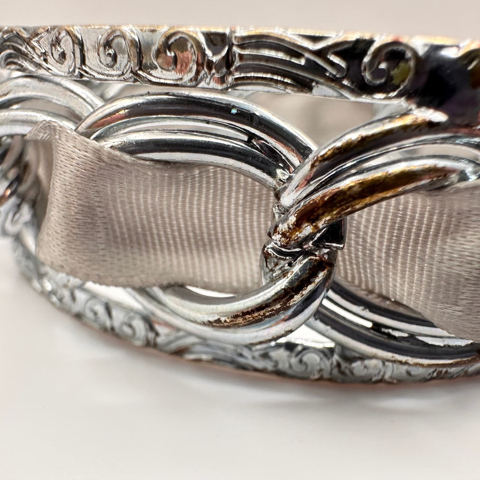 Vintage Y2K Silver Tone Interlocking Link Bracelet Grey Ribbon Woven Statement - Thumbnail 5