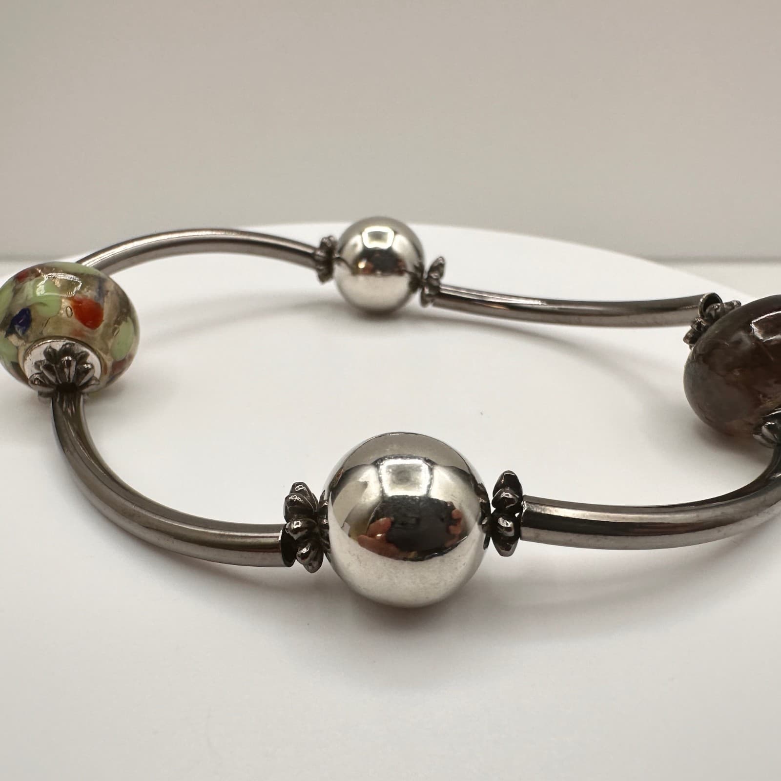 Vintage Y2K Art Glass Lampwork Bead Bangle Silver Tone Boho Women's Jewelry - Thumbnail 3