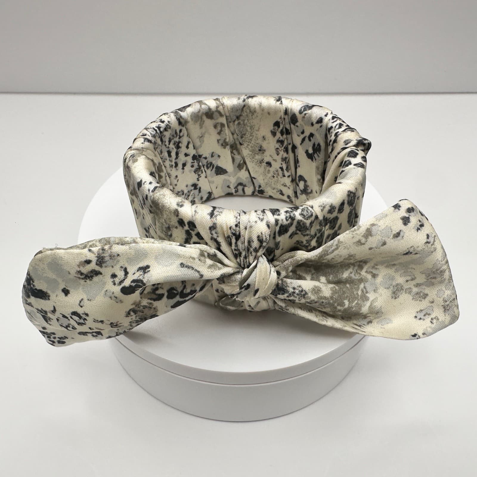 Vintage 90s Satin Leopard Print Bow Cuff Bracelet Cream & Black Fashion Jewelry - Thumbnail 3