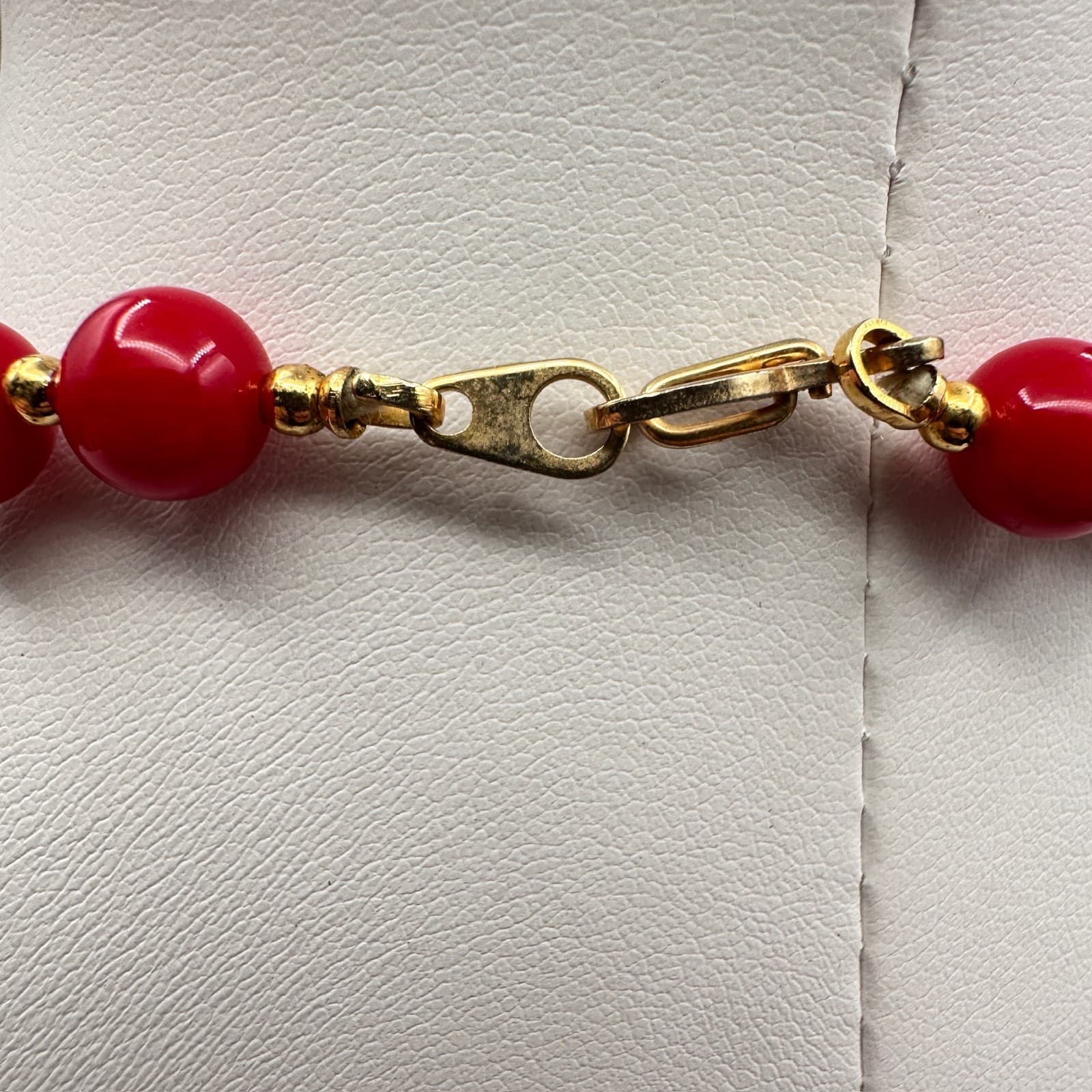 Vintage 90s Red Beaded Necklace Graduated Round Beads Gold Tone Spacer Jewelry - Thumbnail 9