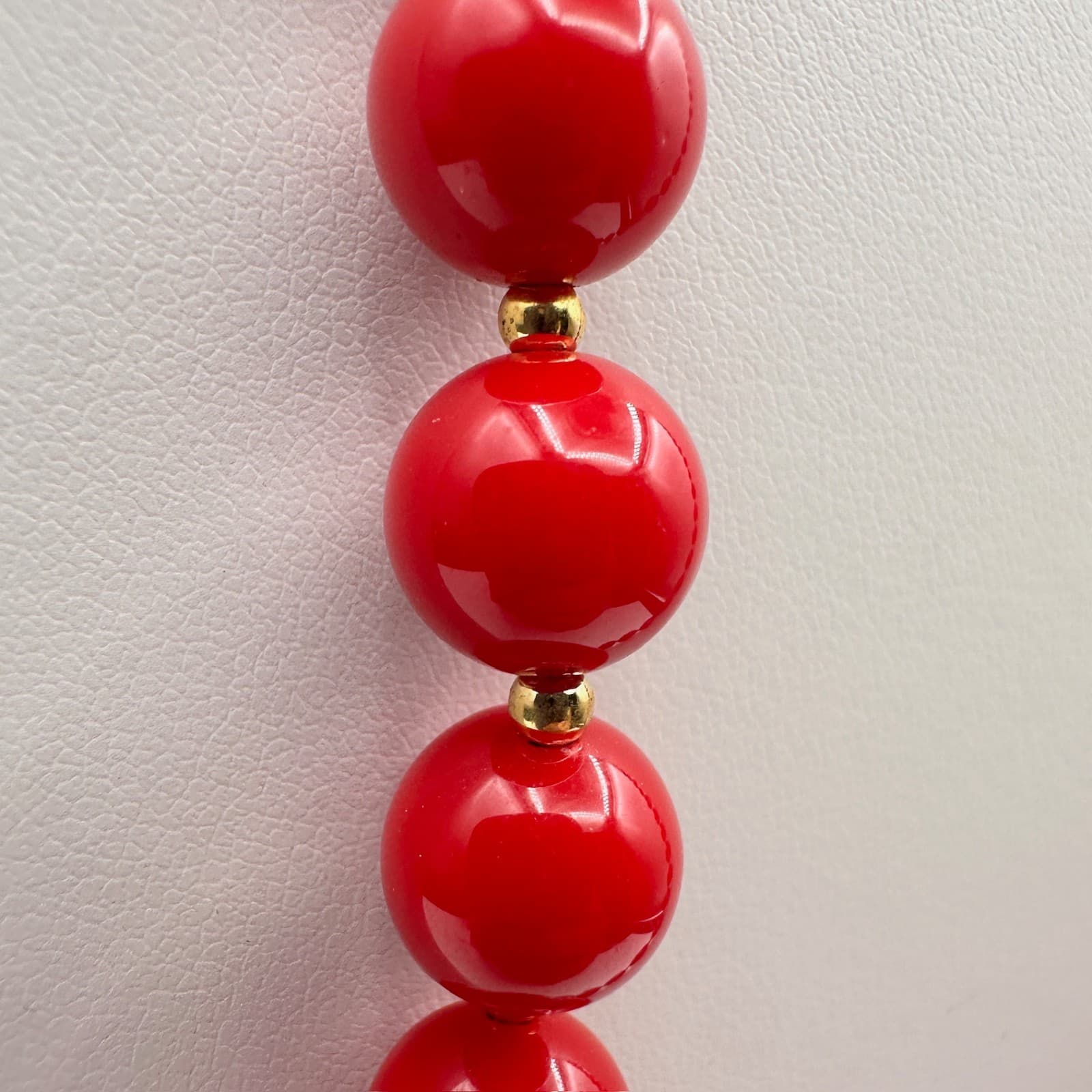 Vintage 90s Red Beaded Necklace Graduated Round Beads Gold Tone Spacer Jewelry - Thumbnail 4