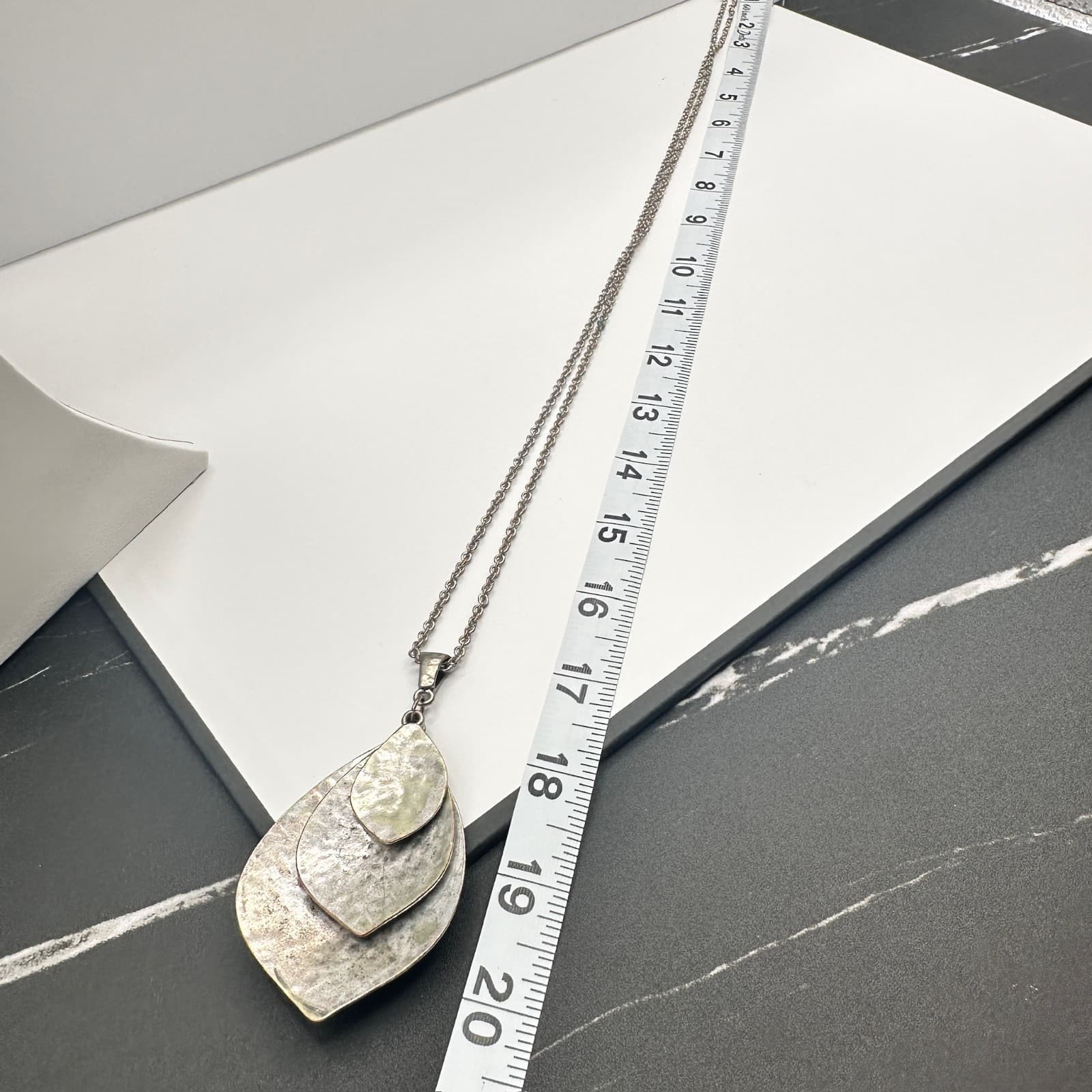 Vintage 90s Hammered Triple Tier Leaf Pendant Silver Tone Necklace Jewelry - Thumbnail 9