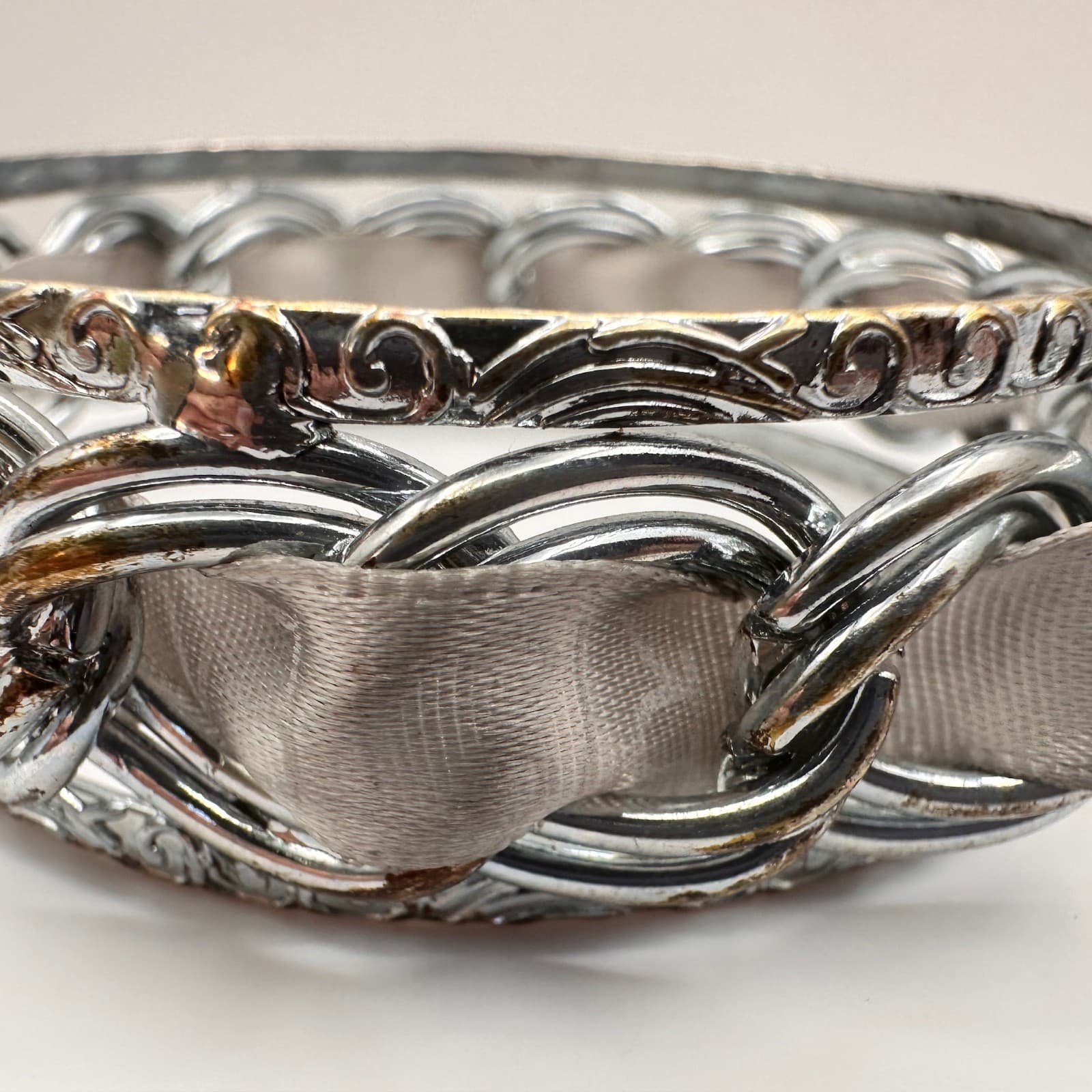 Vintage Y2K Silver Tone Interlocking Link Bracelet Grey Ribbon Woven Statement - Thumbnail 4