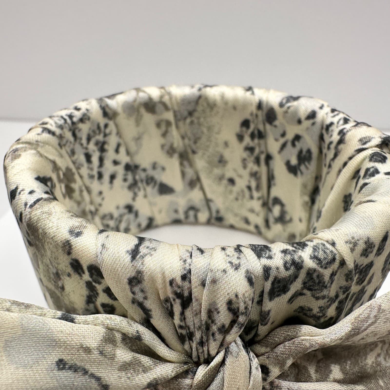 Vintage 90s Satin Leopard Print Bow Cuff Bracelet Cream & Black Fashion Jewelry - Thumbnail 8