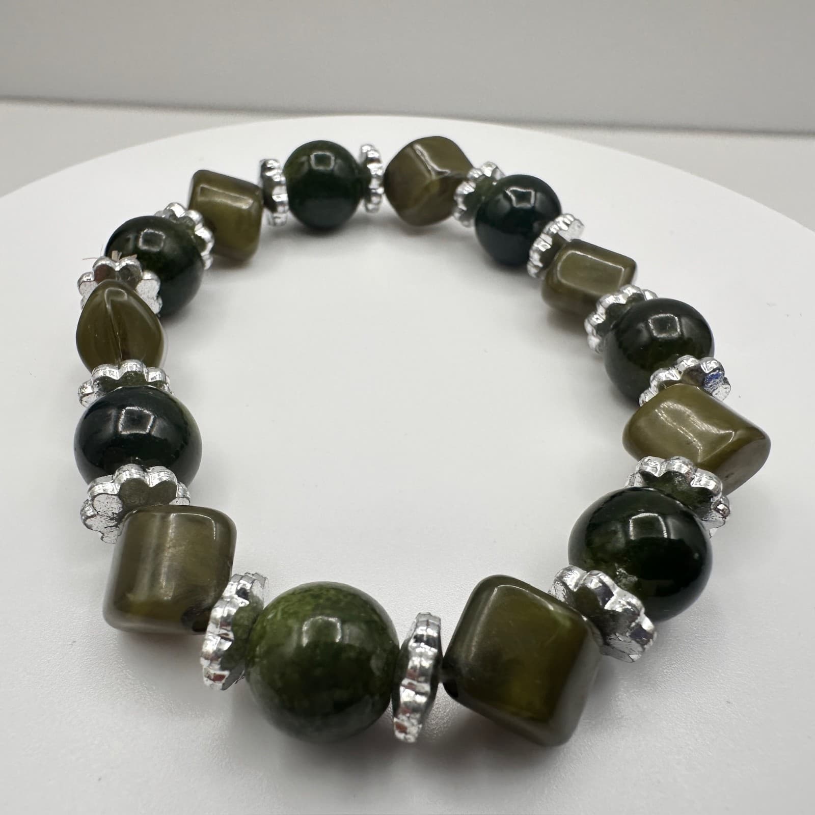 Vintage 90s Green Jade Stone Beaded Stretch Bracelet Silver Tone Boho Jewelry - Thumbnail 6