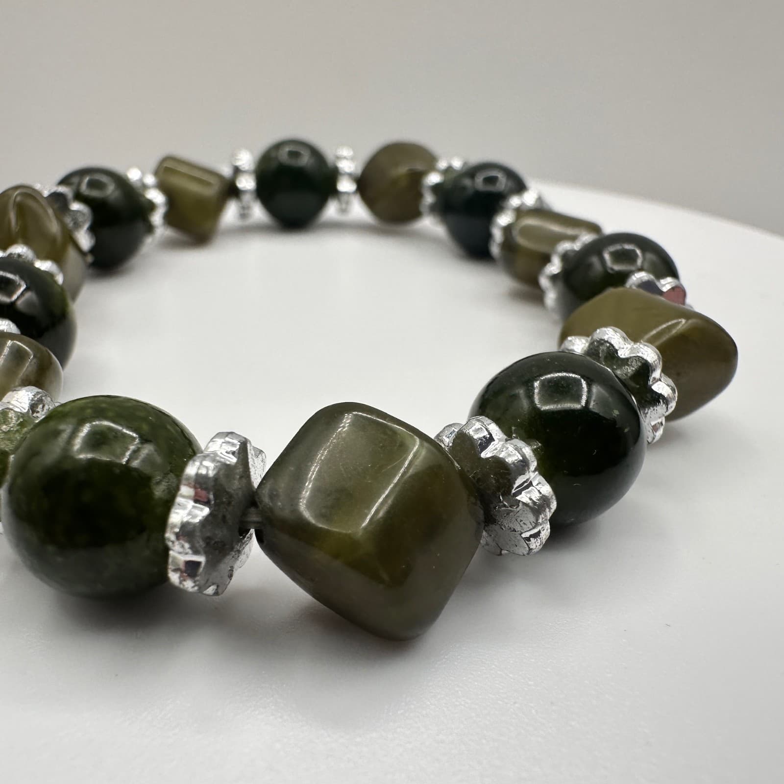 Vintage 90s Green Jade Stone Beaded Stretch Bracelet Silver Tone Boho Jewelry - Thumbnail 5