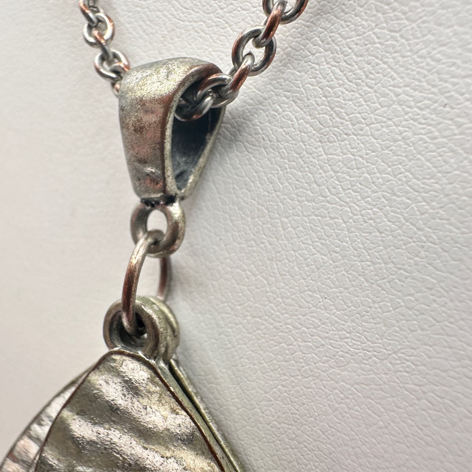 Vintage 90s Hammered Triple Tier Leaf Pendant Silver Tone Necklace Jewelry - Thumbnail 7