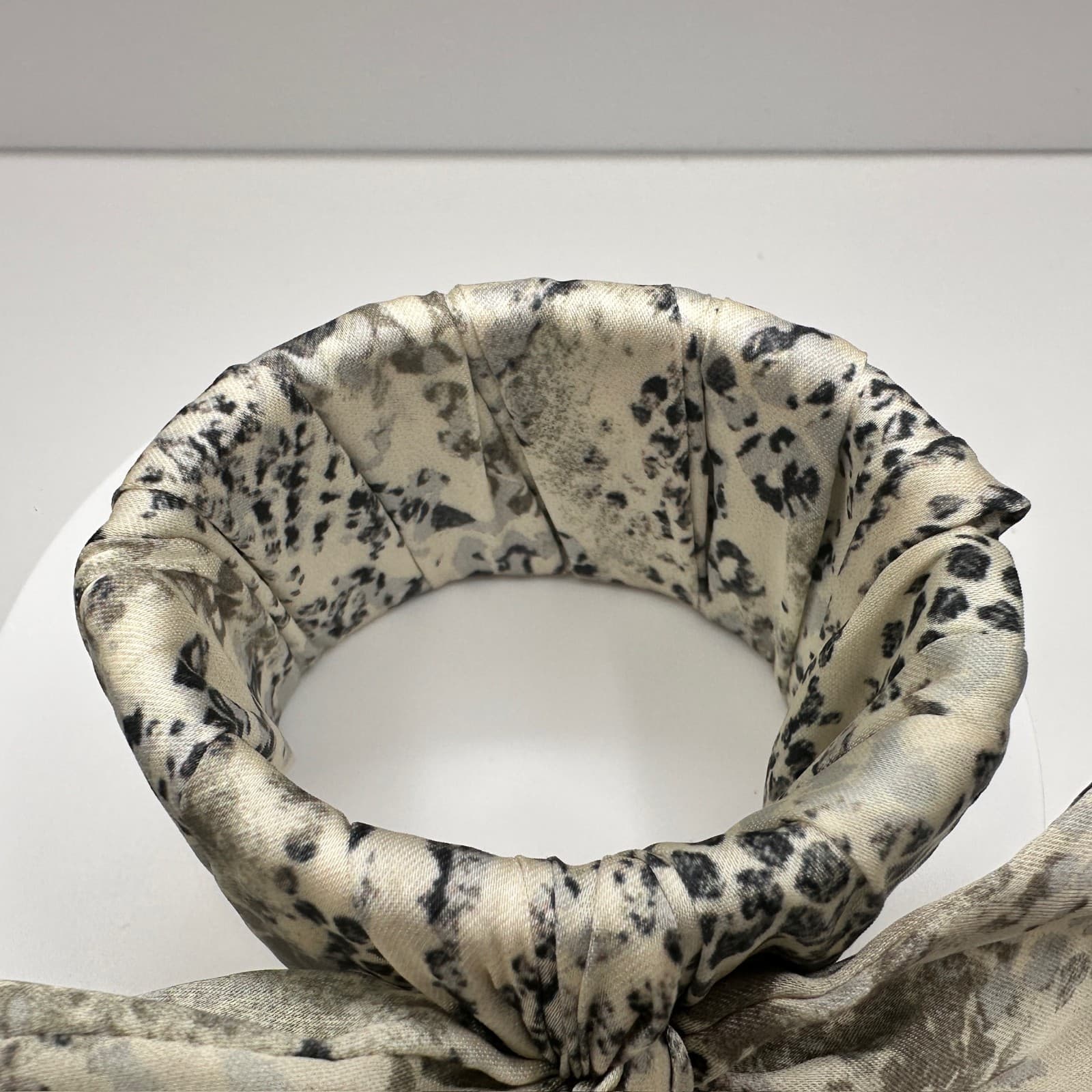 Vintage 90s Satin Leopard Print Bow Cuff Bracelet Cream & Black Fashion Jewelry - Thumbnail 9
