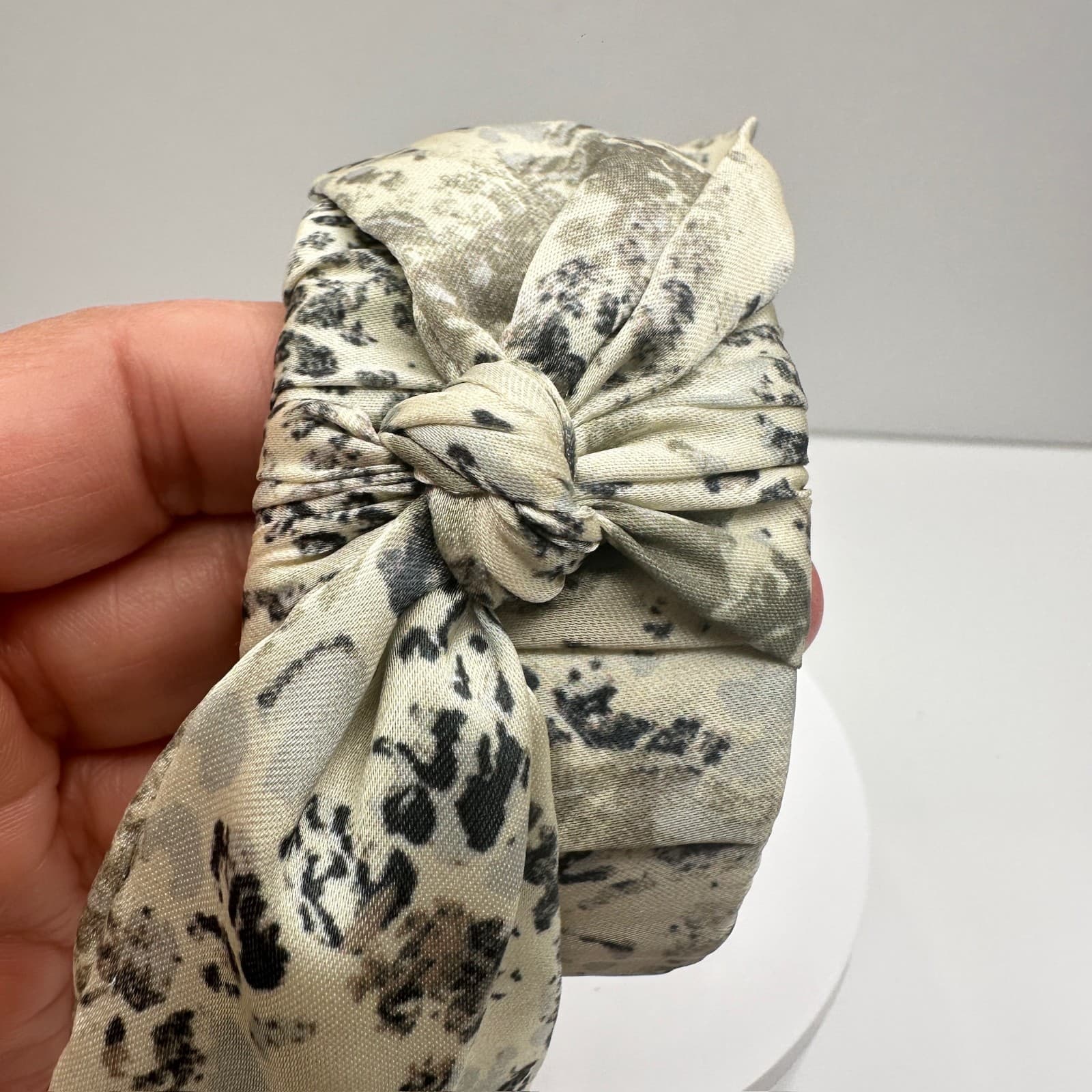 Vintage 90s Satin Leopard Print Bow Cuff Bracelet Cream & Black Fashion Jewelry - Thumbnail 10