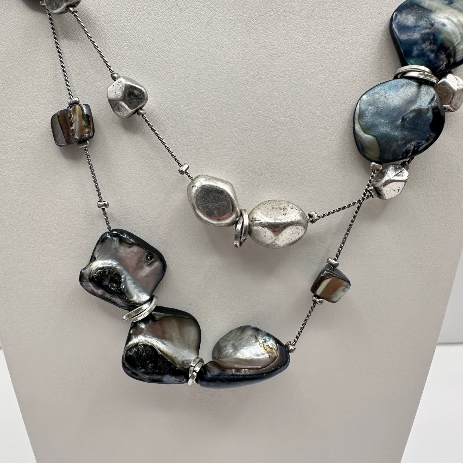 Vintage 80s Fashion Jewelry Layered Iridescent Shell Bead Necklace Silver Tone - Thumbnail 2
