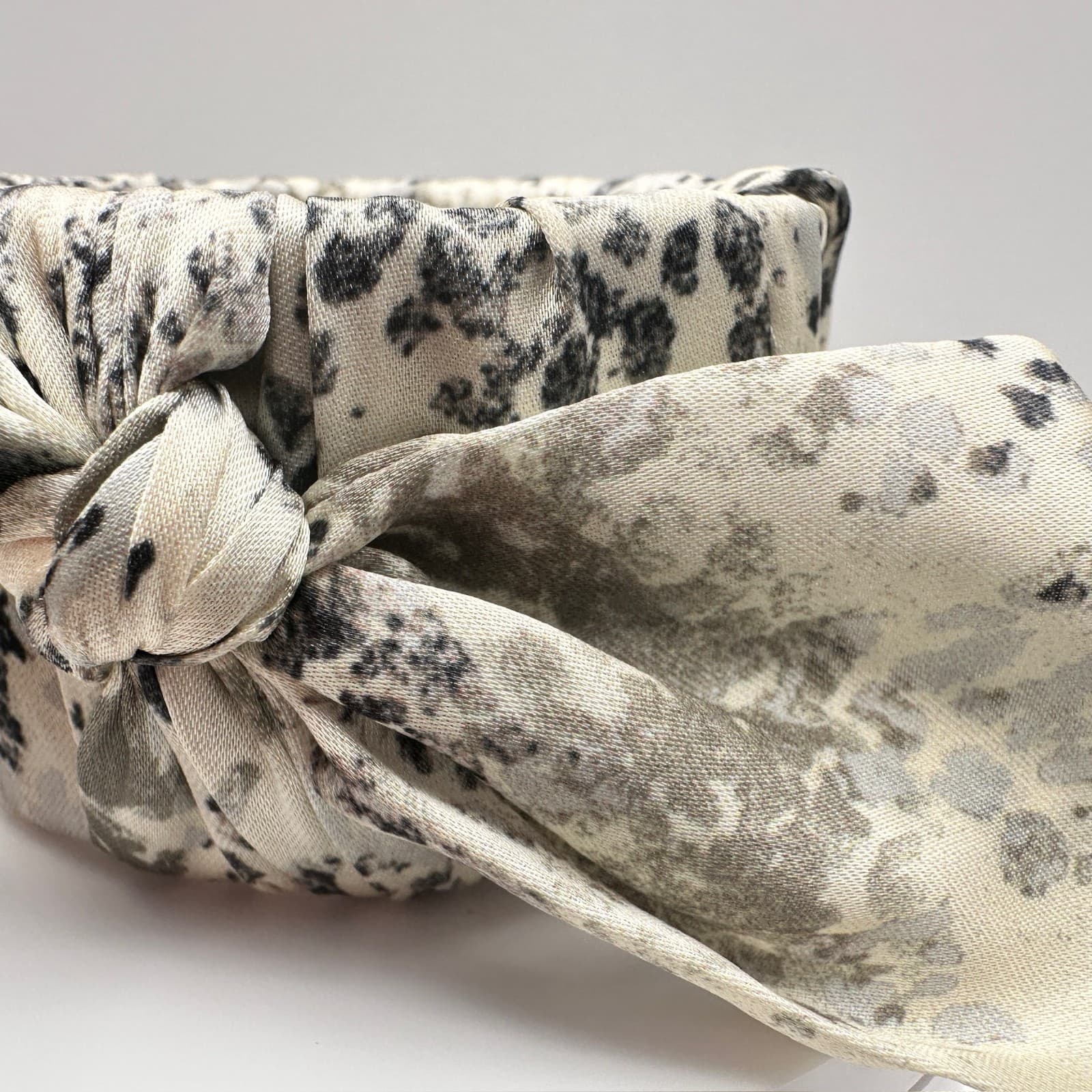 Vintage 90s Satin Leopard Print Bow Cuff Bracelet Cream & Black Fashion Jewelry - Thumbnail 6