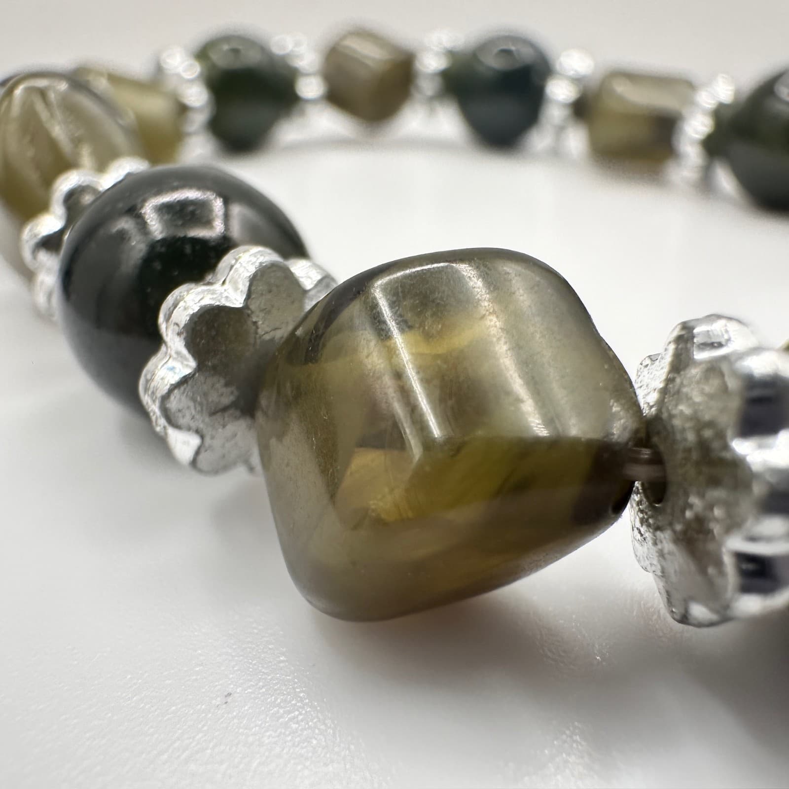 Vintage 90s Green Jade Stone Beaded Stretch Bracelet Silver Tone Boho Jewelry - Thumbnail 8