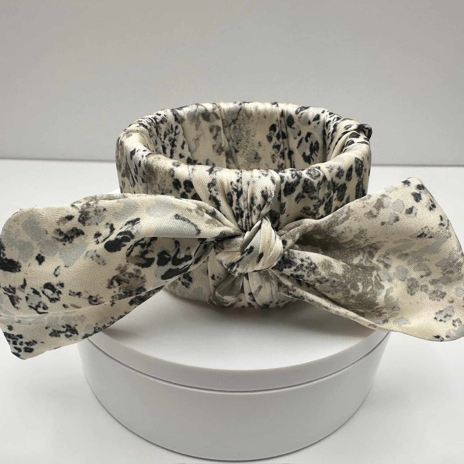 Vintage 90s Satin Leopard Print Bow Cuff Bracelet Cream & Black Fashion Jewelry - Thumbnail 2