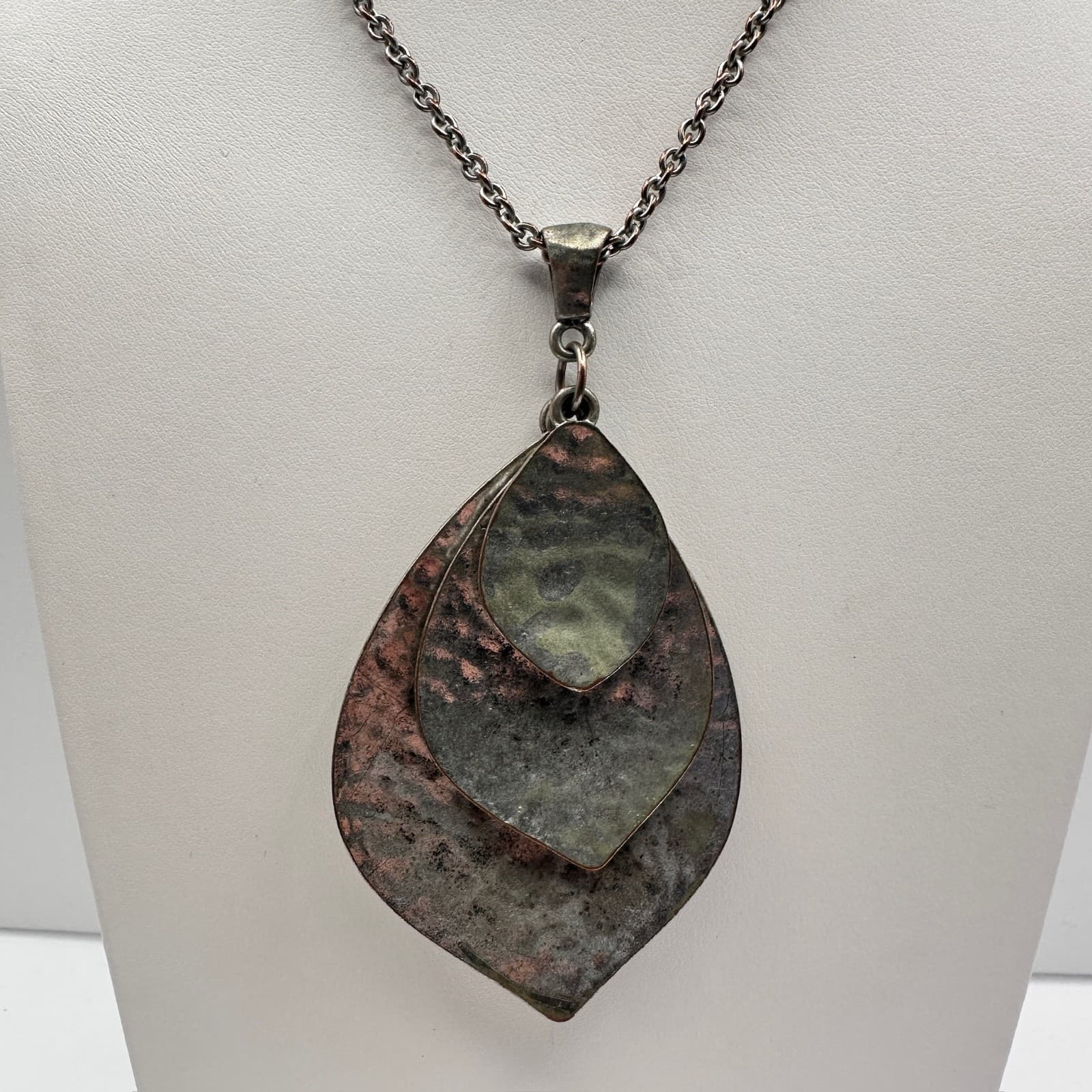 Vintage 90s Hammered Triple Tier Leaf Pendant Silver Tone Necklace Jewelry - Thumbnail 8