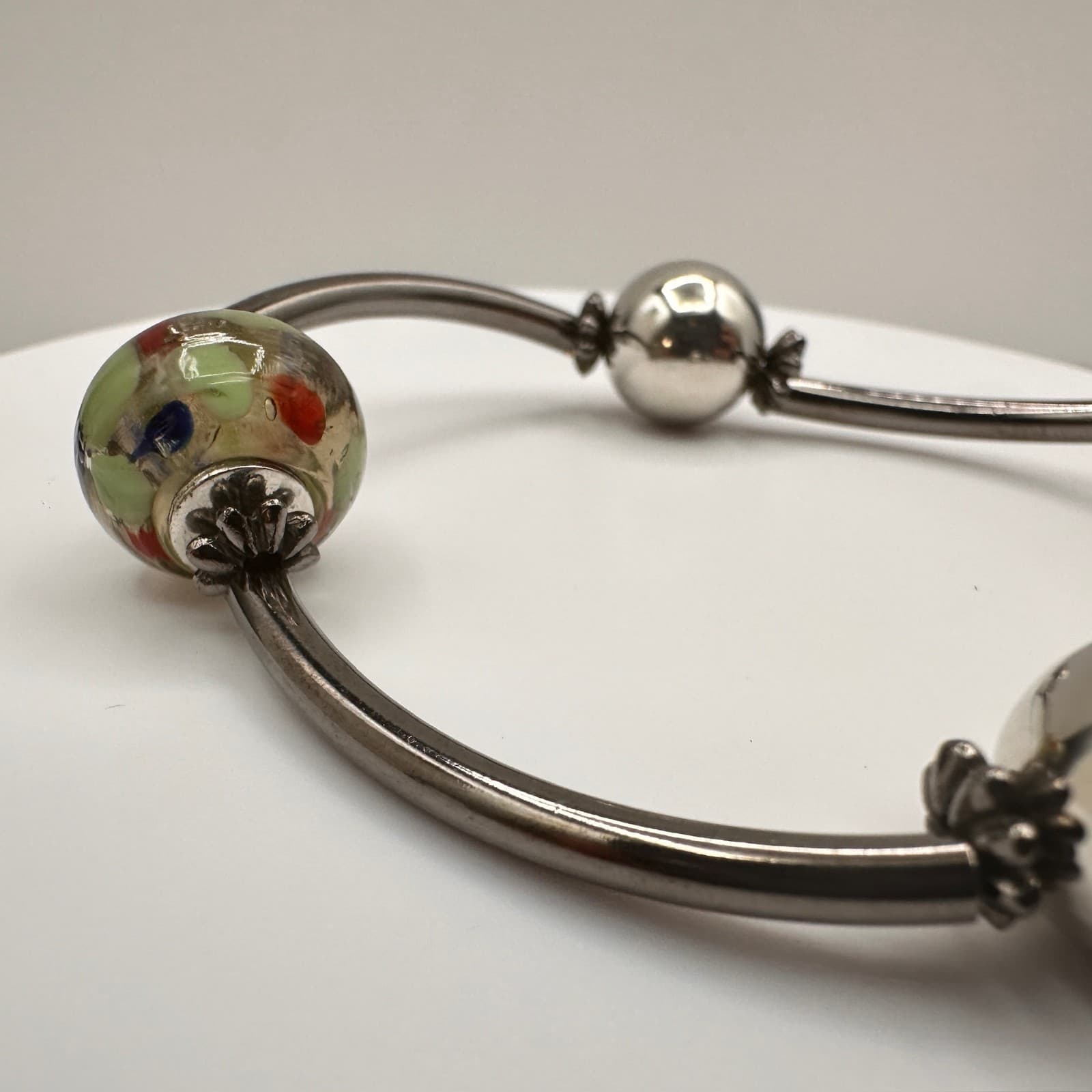 Vintage Y2K Art Glass Lampwork Bead Bangle Silver Tone Boho Women's Jewelry - Thumbnail 4