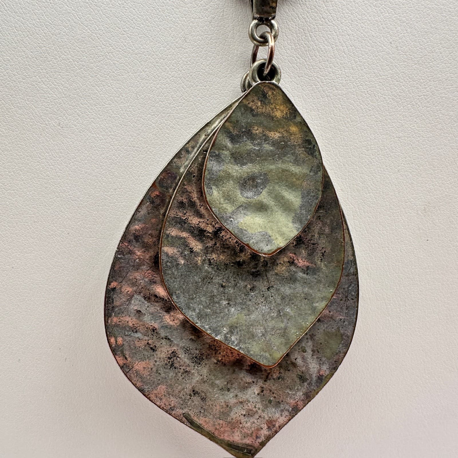 Vintage 90s Hammered Triple Tier Leaf Pendant Silver Tone Necklace Jewelry - Thumbnail 2