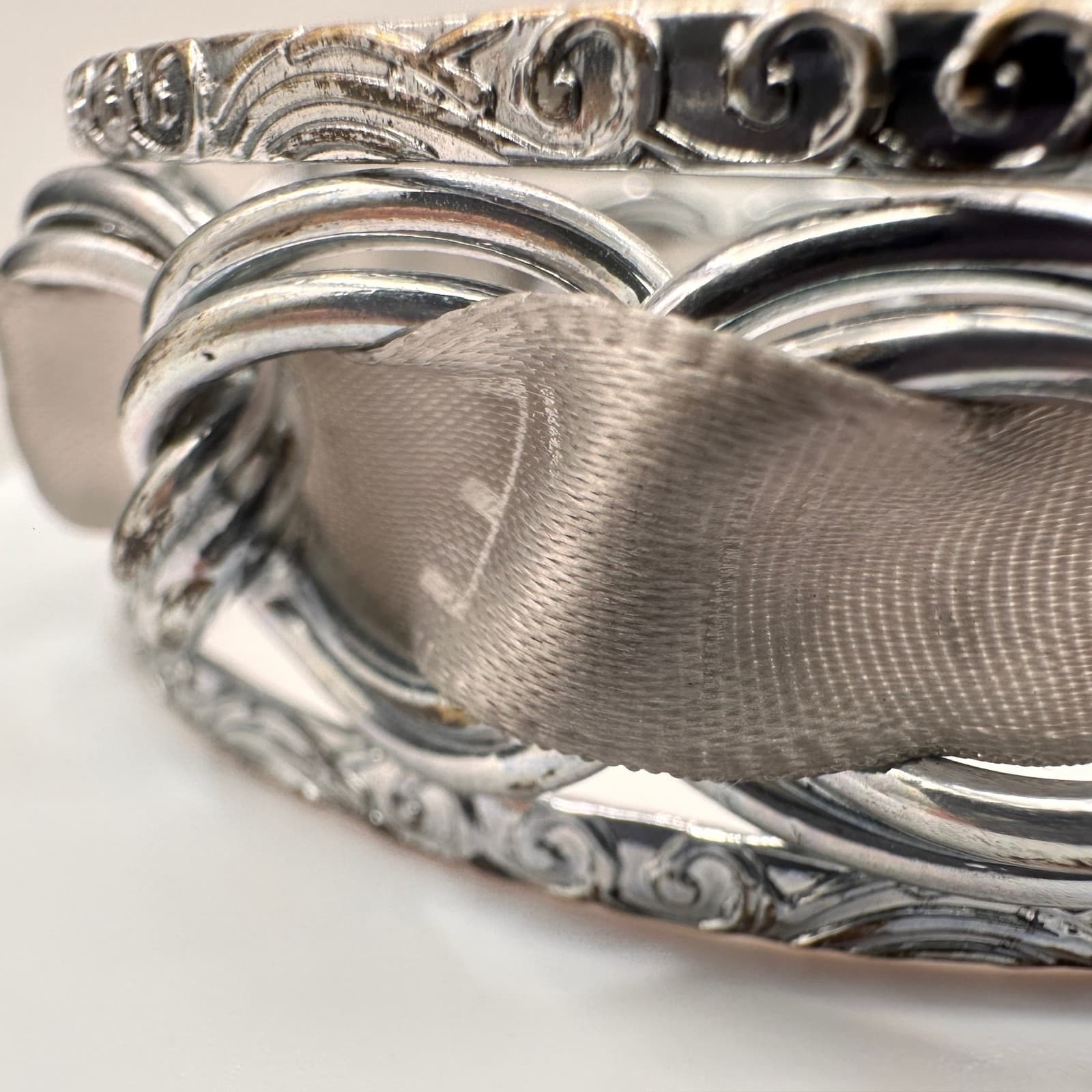 Vintage Y2K Silver Tone Interlocking Link Bracelet Grey Ribbon Woven Statement - Thumbnail 6