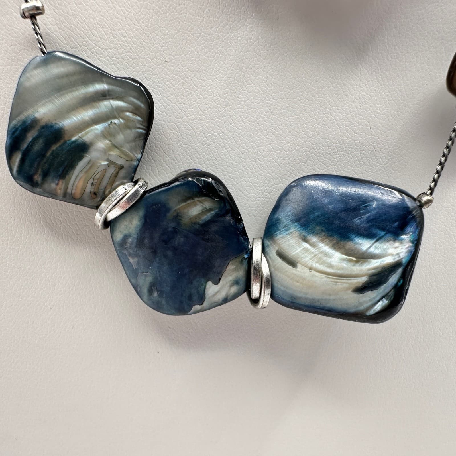 Vintage 80s Fashion Jewelry Layered Iridescent Shell Bead Necklace Silver Tone - Thumbnail 9