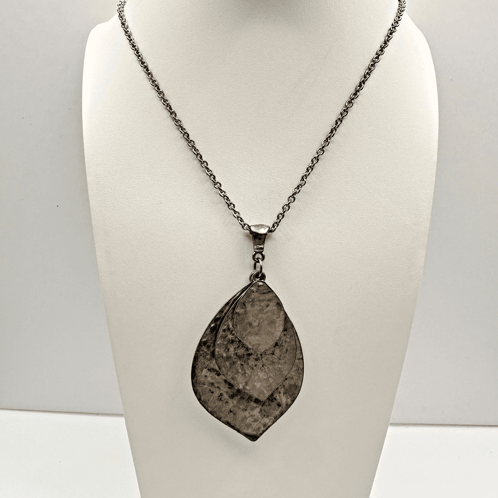 Vintage 90s Hammered Triple Tier Leaf Pendant Silver Tone Necklace Jewelry - Image 1