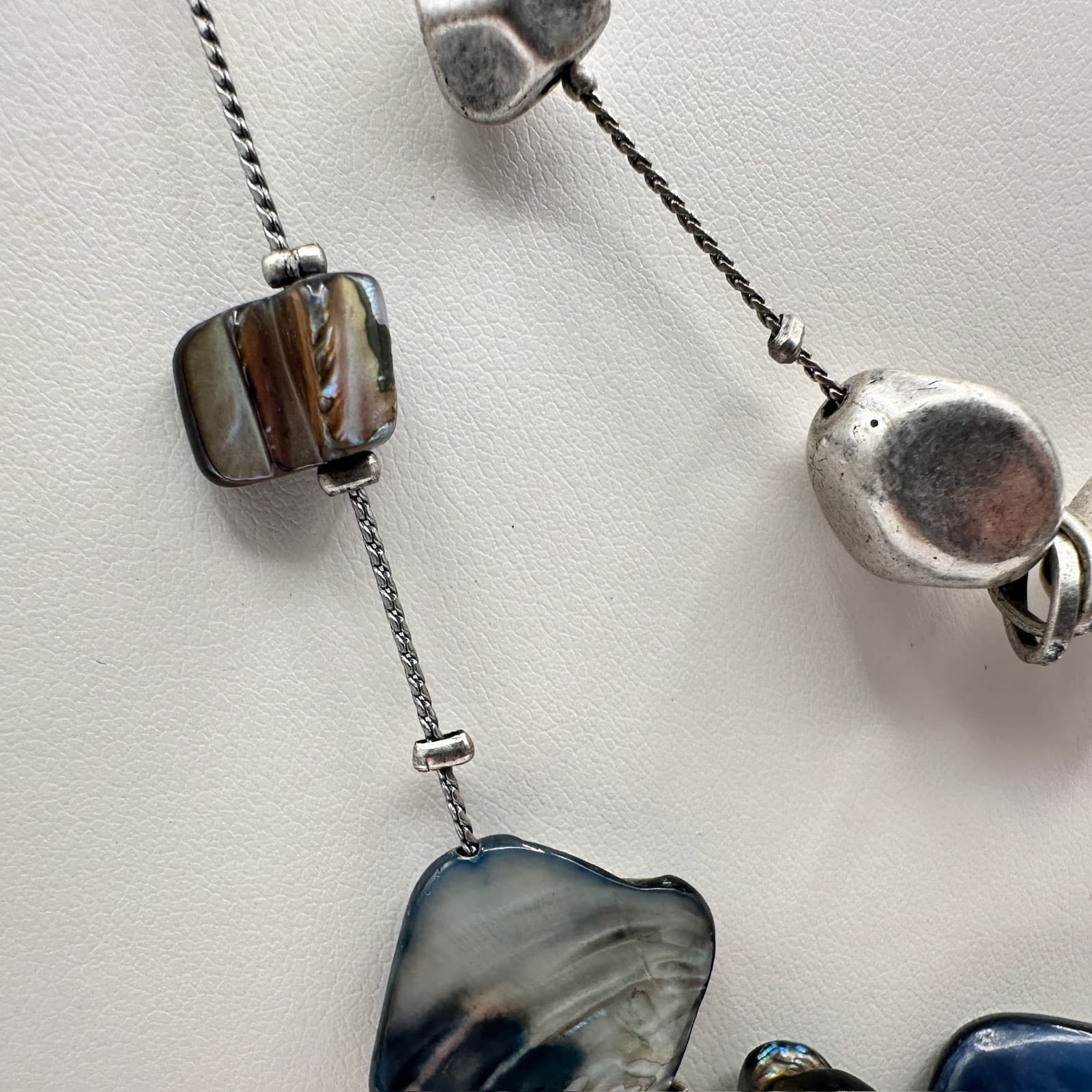 Vintage 80s Fashion Jewelry Layered Iridescent Shell Bead Necklace Silver Tone - Thumbnail 4