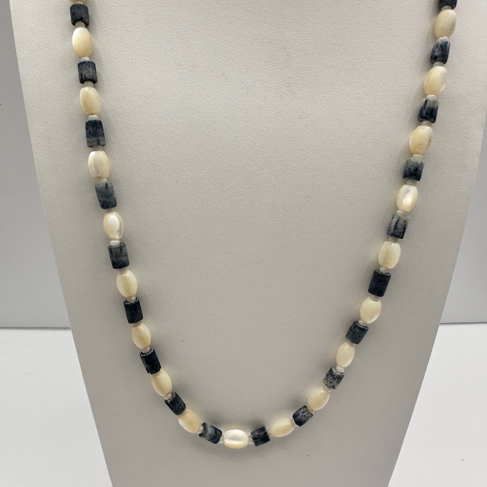 Vintage 80s Jewelry Blue & Cream Beaded Necklace Long Boho Fashion Retro - Thumbnail 2