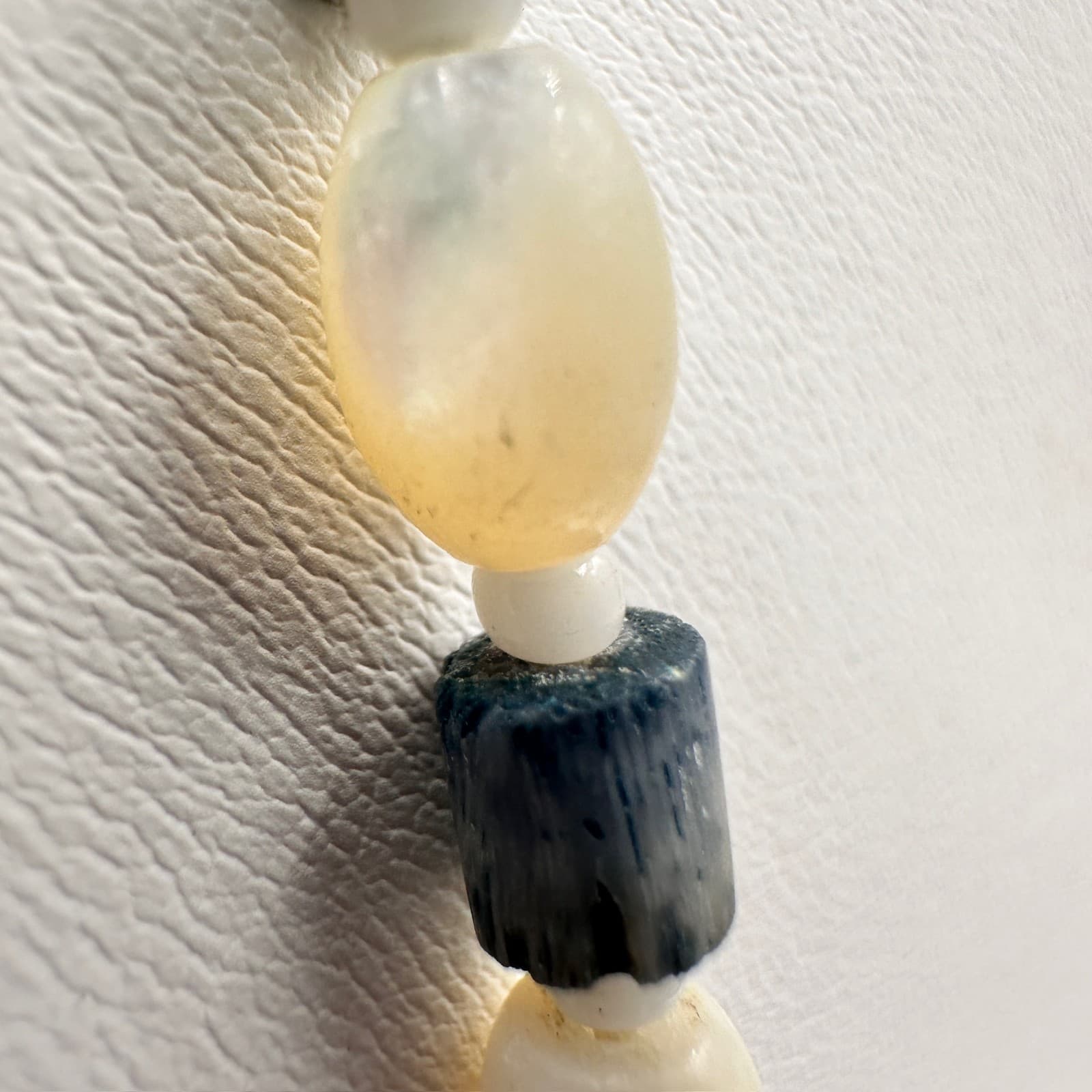 Vintage 80s Jewelry Blue & Cream Beaded Necklace Long Boho Fashion Retro - Thumbnail 9