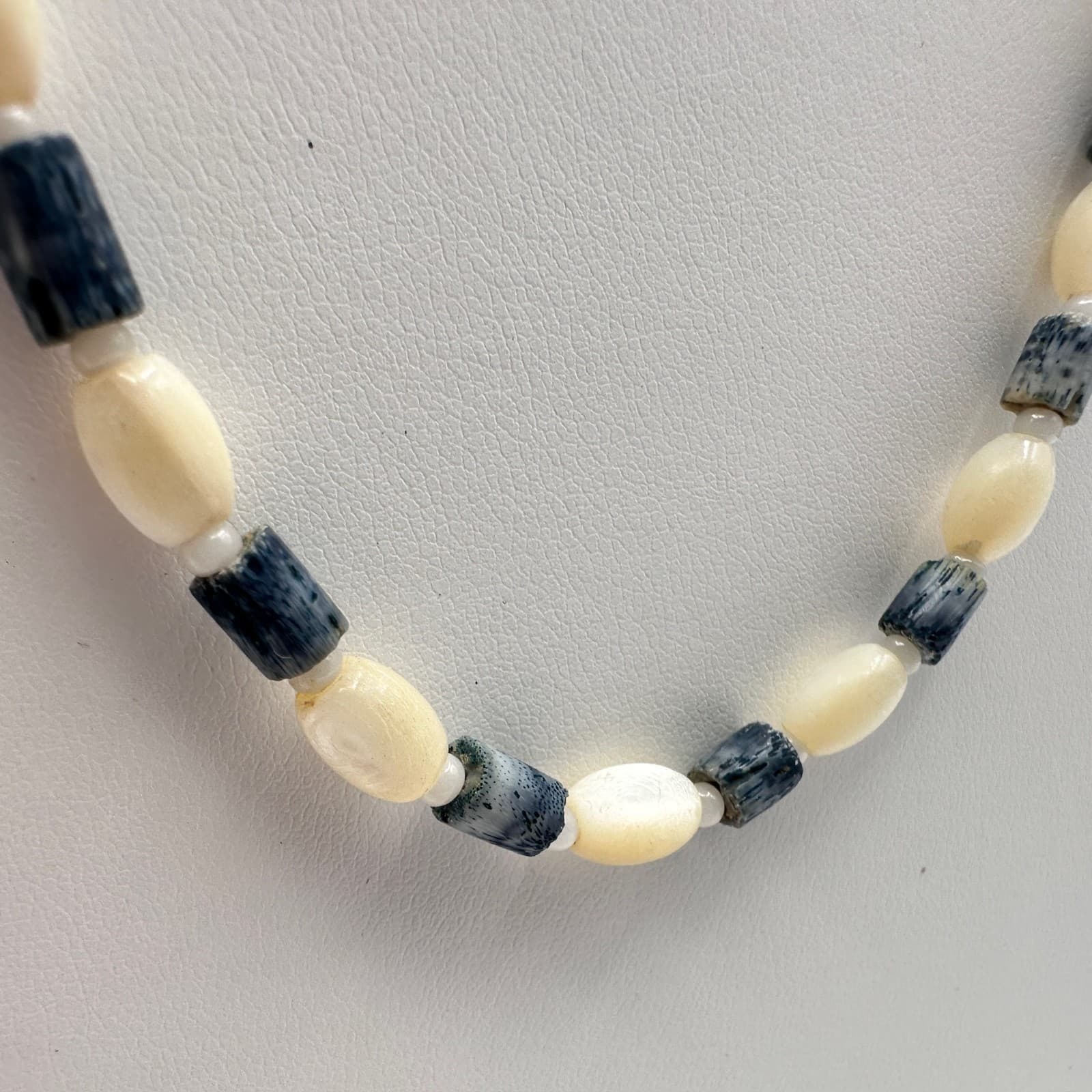 Vintage 80s Jewelry Blue & Cream Beaded Necklace Long Boho Fashion Retro - Thumbnail 5