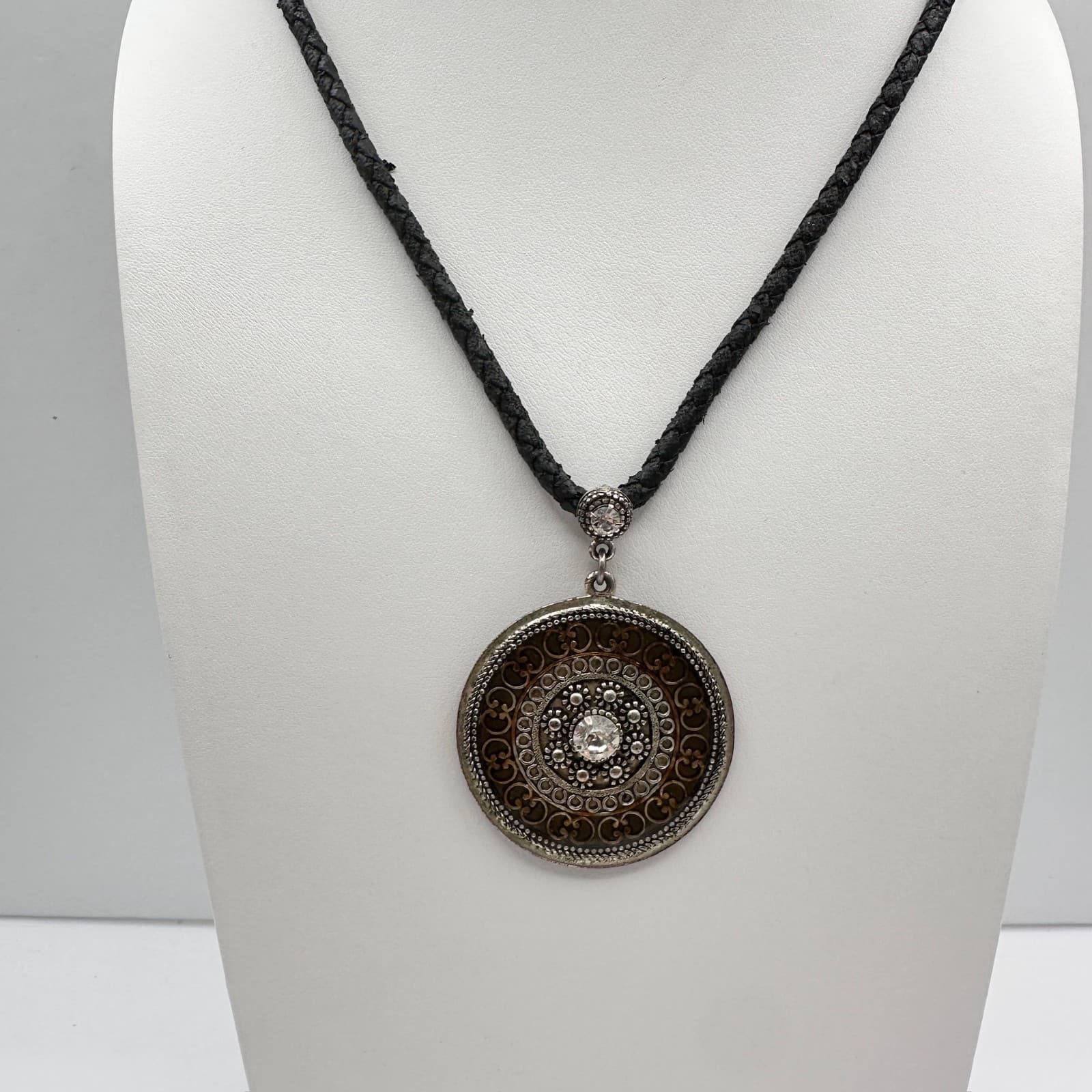 Vintage Lia Sophia Round Medallion Pendant Necklace Silver Tone Jewelry Crystal - Thumbnail 2