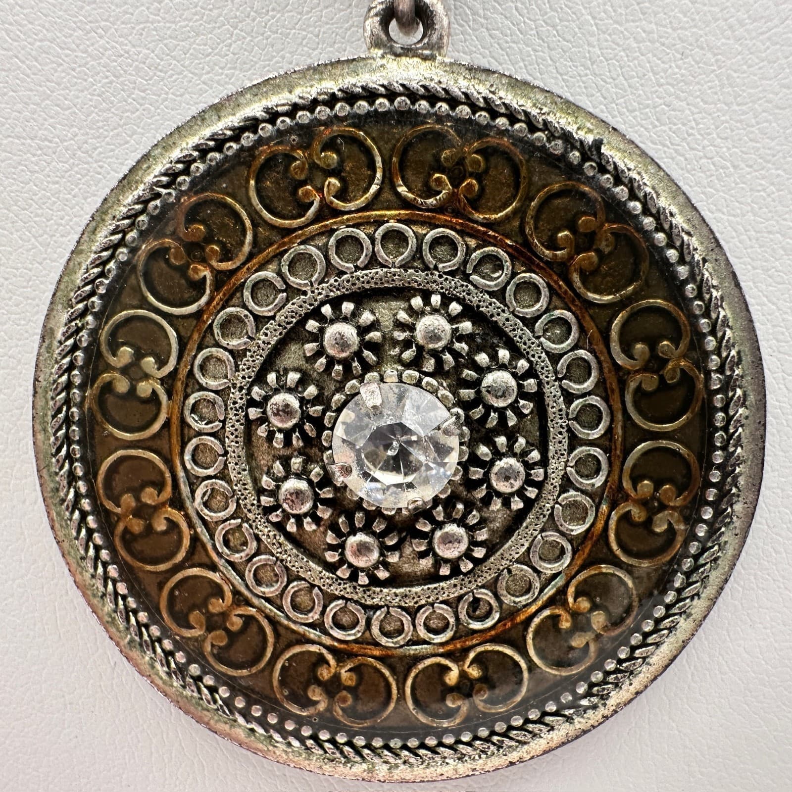 Vintage Lia Sophia Round Medallion Pendant Necklace Silver Tone Jewelry Crystal - Thumbnail 4