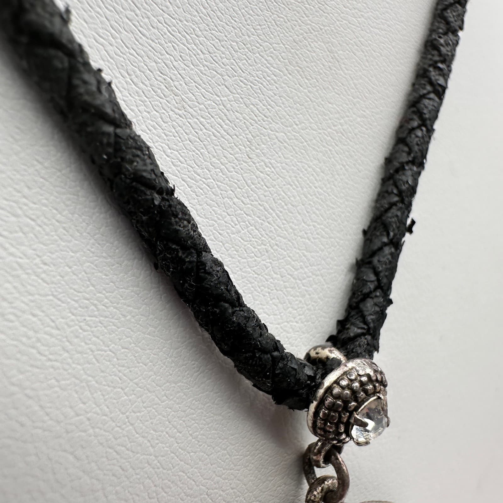 Vintage Lia Sophia Round Medallion Pendant Necklace Silver Tone Jewelry Crystal - Thumbnail 7