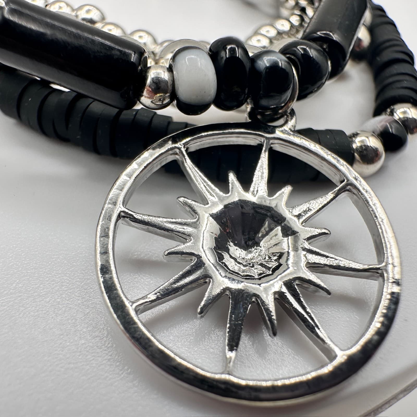Vintage 90s Silver Tone Beaded Stretch Bracelet Set Sun Pendant Women's Jewelry - Thumbnail 4