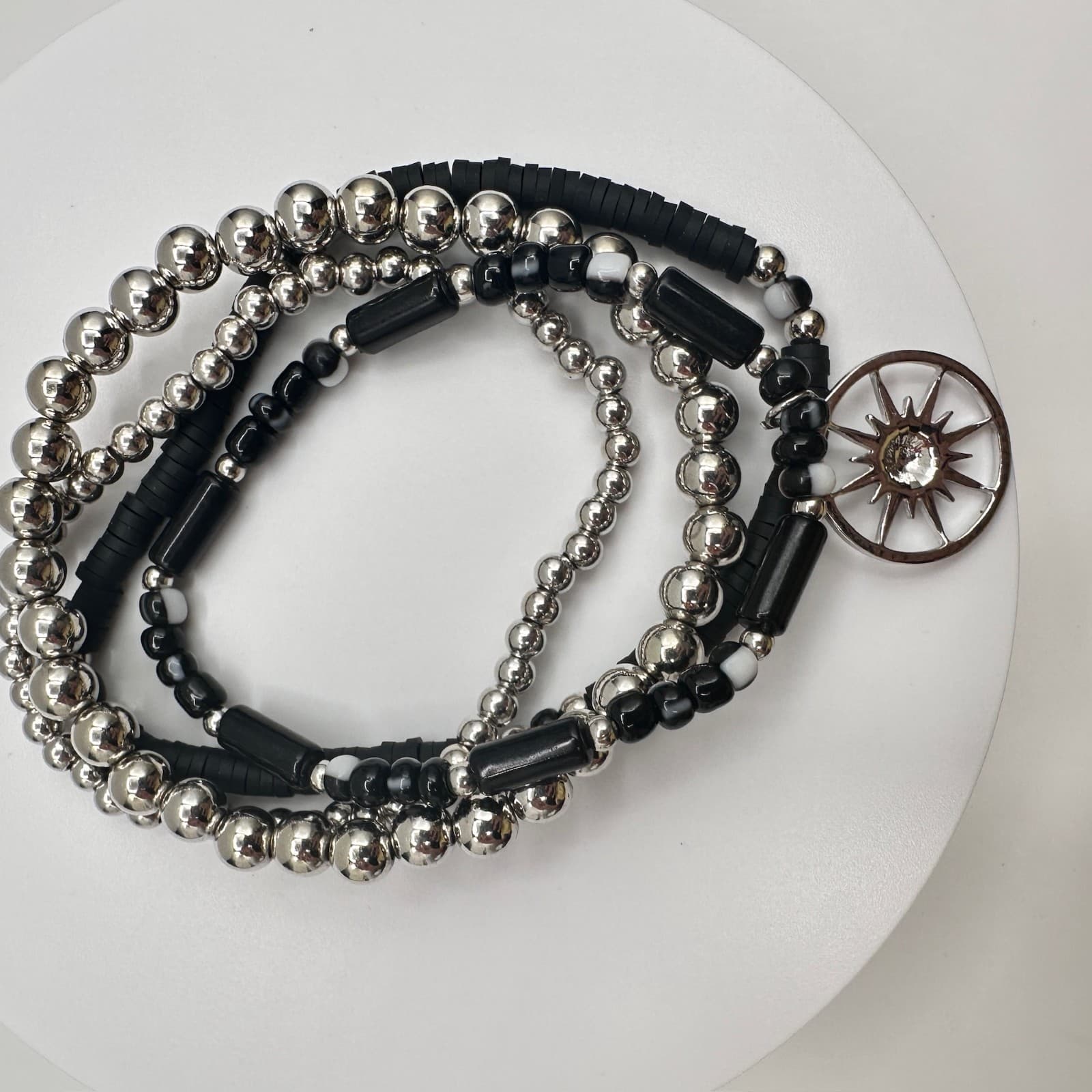 Vintage 90s Silver Tone Beaded Stretch Bracelet Set Sun Pendant Women's Jewelry - Thumbnail 5