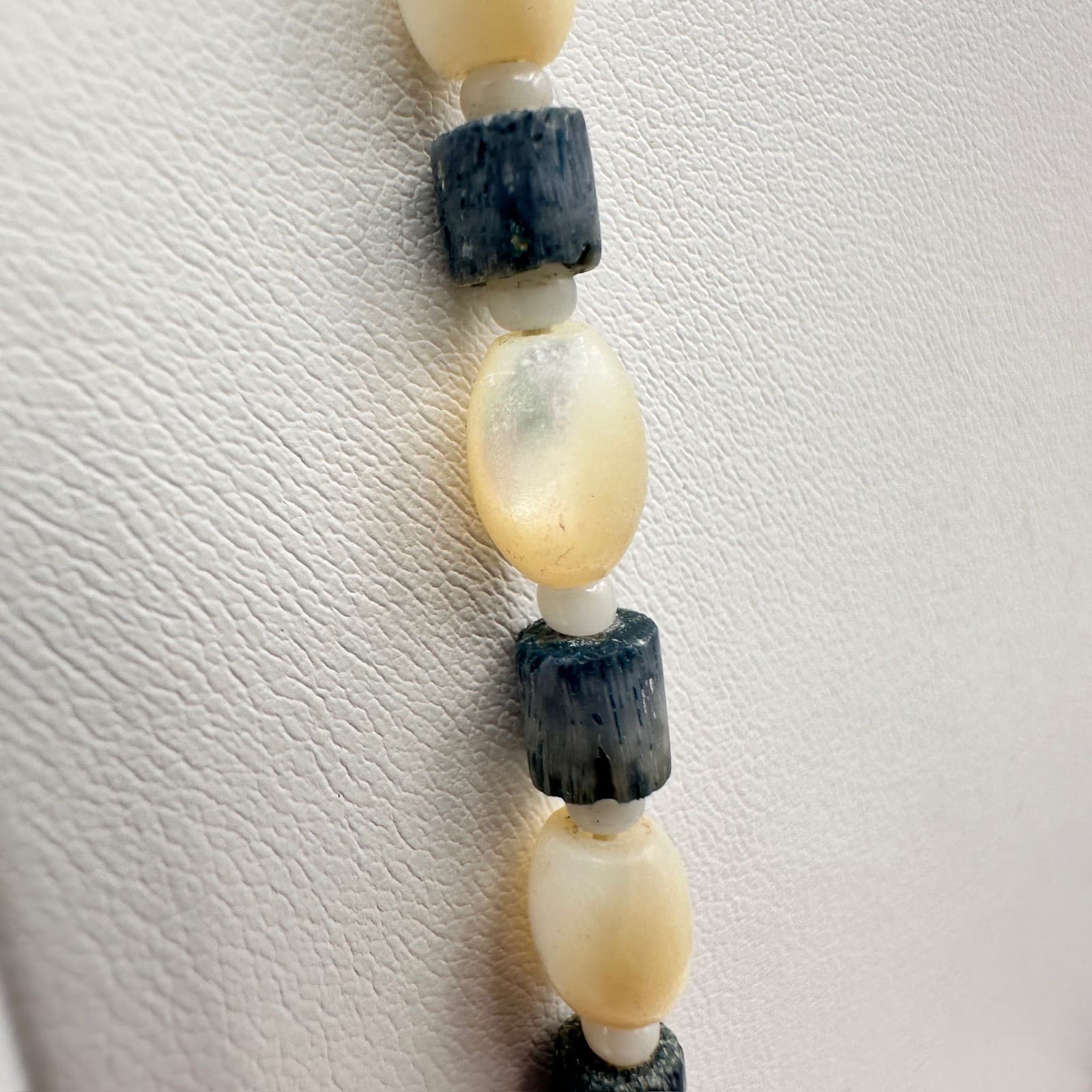 Vintage 80s Jewelry Blue & Cream Beaded Necklace Long Boho Fashion Retro - Thumbnail 4