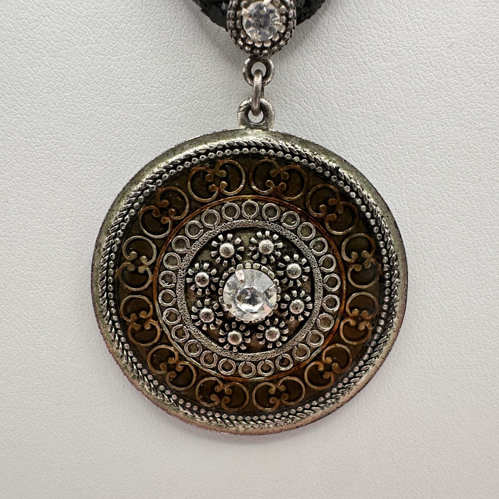 Vintage Lia Sophia Round Medallion Pendant Necklace Silver Tone Jewelry Crystal - Thumbnail 3