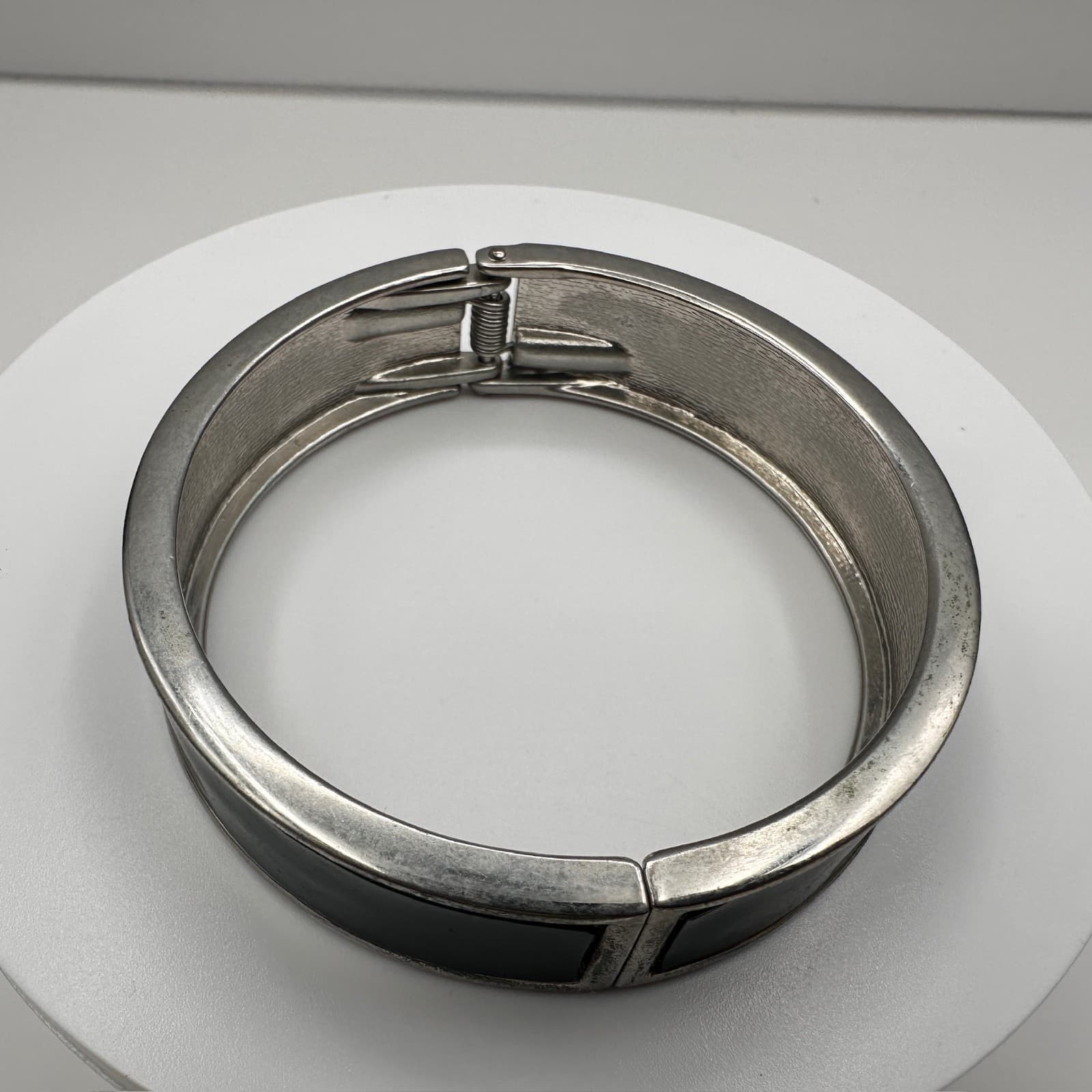 Vintage 90s Black Enamel Hinged Bangle Bracelet Silver Tone Women's Jewelry - Thumbnail 6