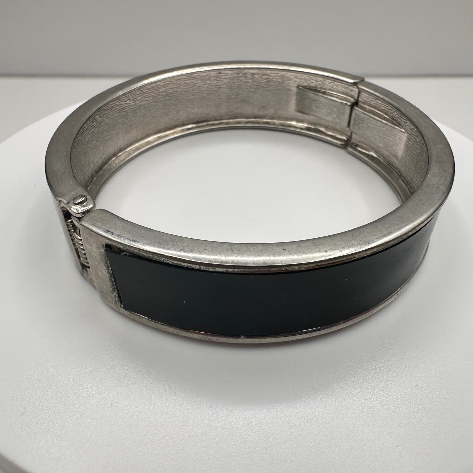 Vintage 90s Black Enamel Hinged Bangle Bracelet Silver Tone Women's Jewelry - Thumbnail 2