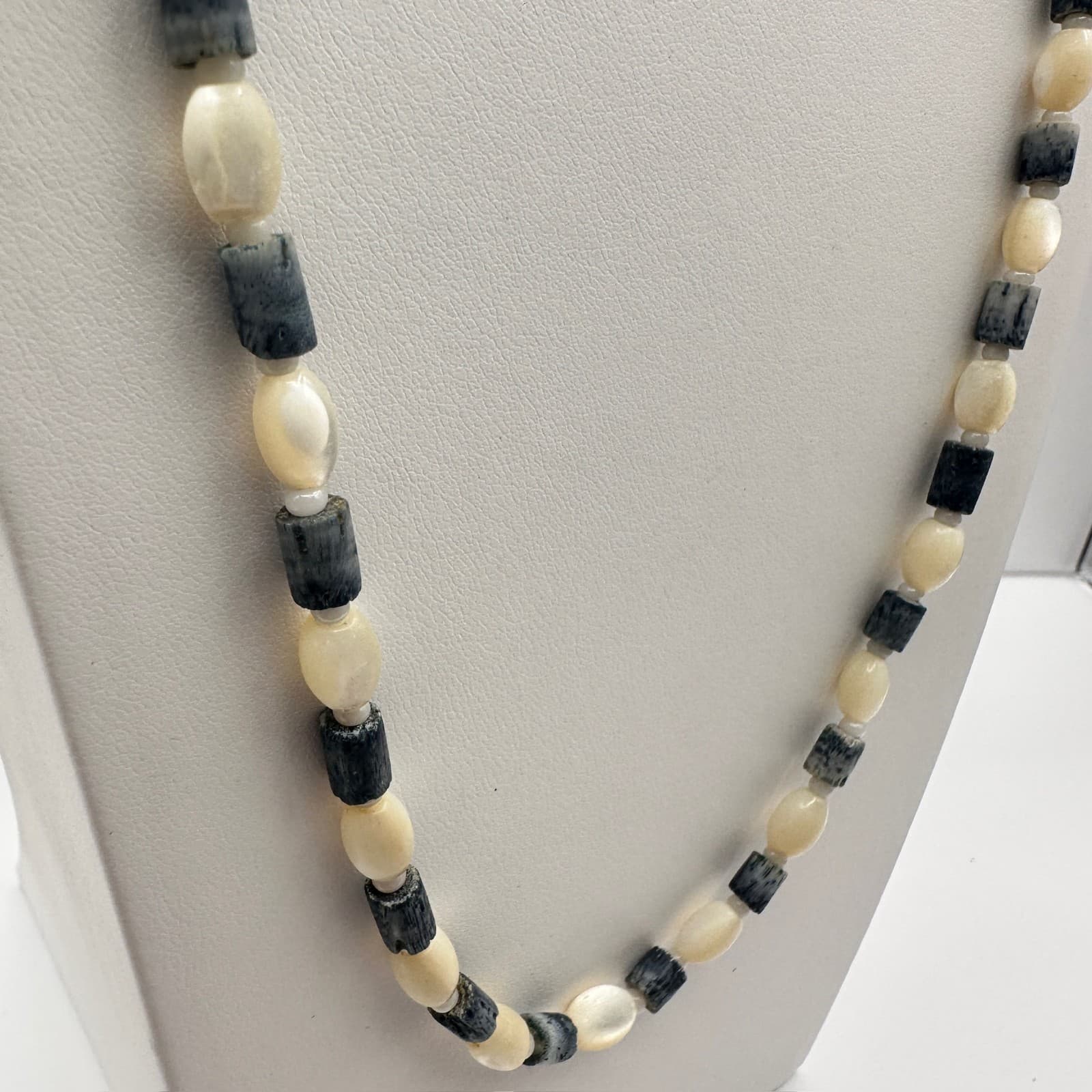 Vintage 80s Jewelry Blue & Cream Beaded Necklace Long Boho Fashion Retro - Thumbnail 3