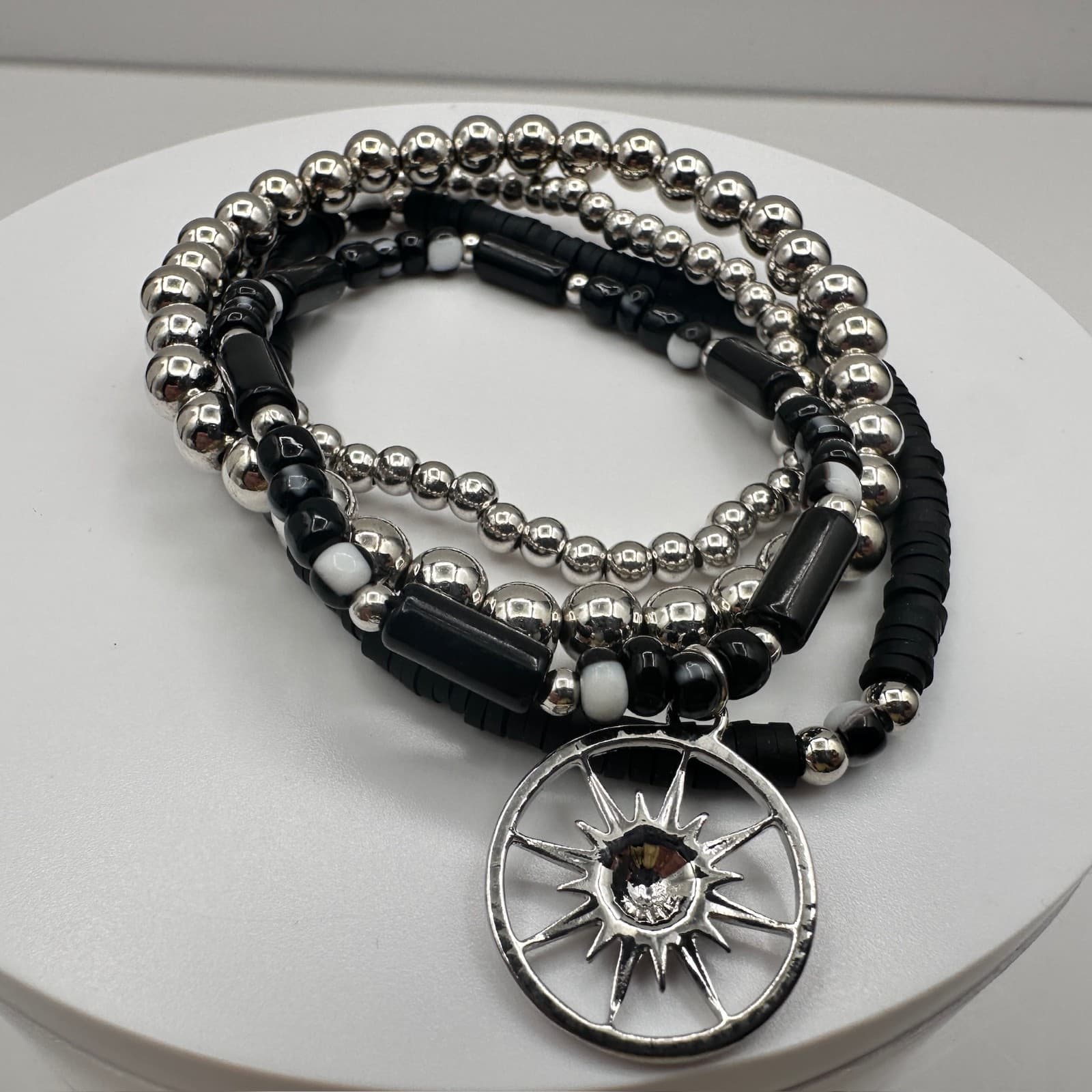 Vintage 90s Silver Tone Beaded Stretch Bracelet Set Sun Pendant Women's Jewelry - Thumbnail 2