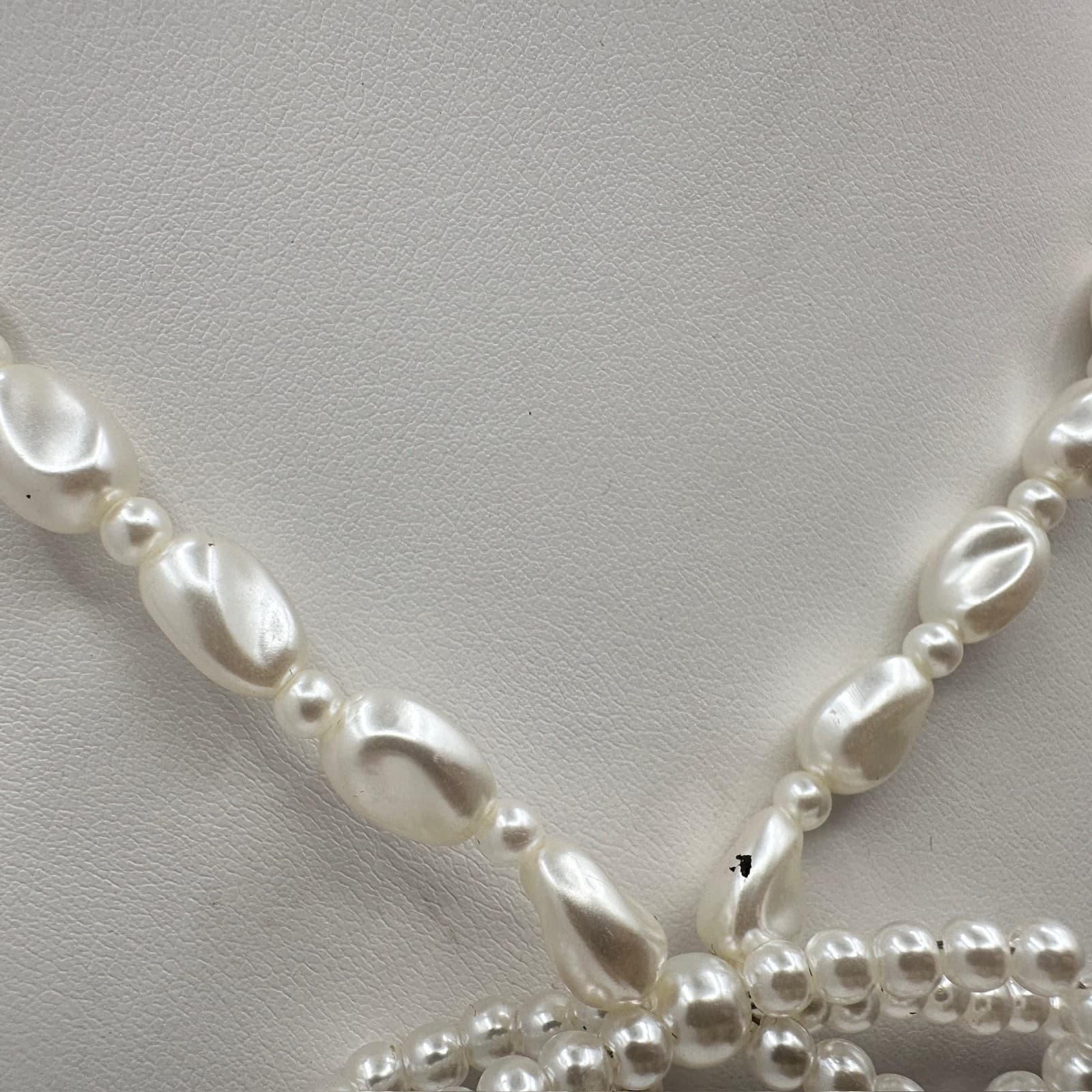 Vintage 80s 90s Pearl Beaded Necklace Bow Knot Pendant White Fashion Jewelry - Thumbnail 8
