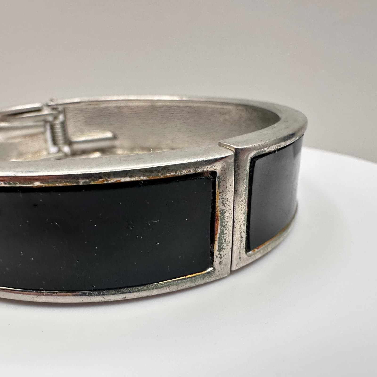 Vintage 90s Black Enamel Hinged Bangle Bracelet Silver Tone Women's Jewelry - Thumbnail 4
