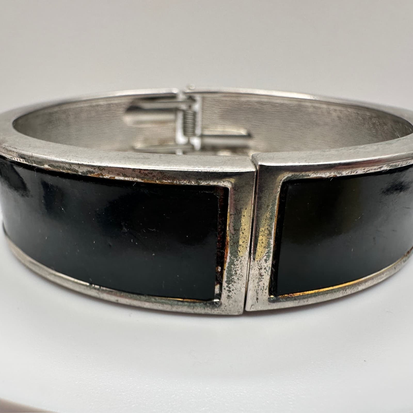 Vintage 90s Black Enamel Hinged Bangle Bracelet Silver Tone Women's Jewelry - Thumbnail 5