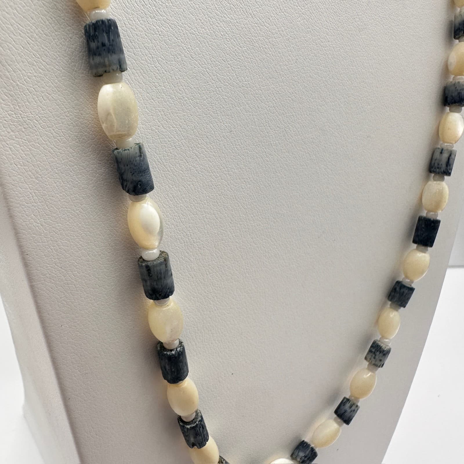 Vintage 80s Jewelry Blue & Cream Beaded Necklace Long Boho Fashion Retro - Thumbnail 8