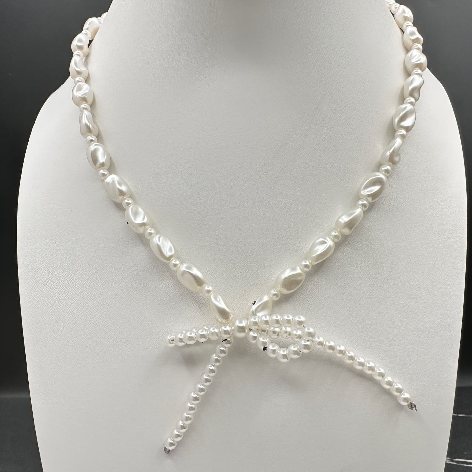 Vintage 80s 90s Pearl Beaded Necklace Bow Knot Pendant White Fashion Jewelry - Thumbnail 9