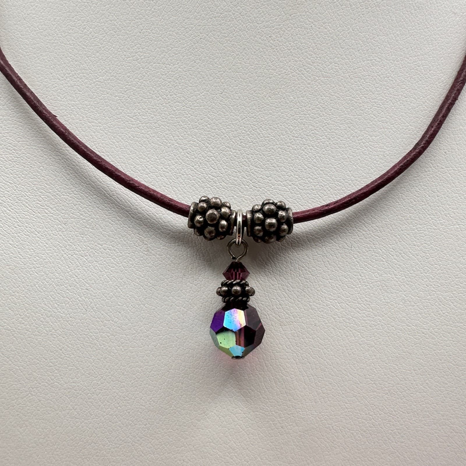 Vintage 90s Purple Crystal Pendant Leather Cord Fashion Necklace Boho Jewelry - Thumbnail 2