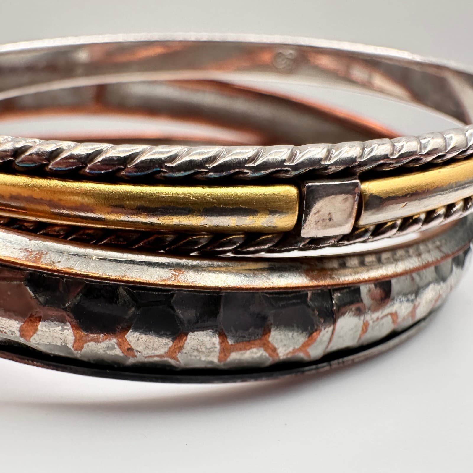 Vintage 80s 90s Metal Bangle Bracelet Set Silver Tone Textured Women's Jewelry - Thumbnail 7