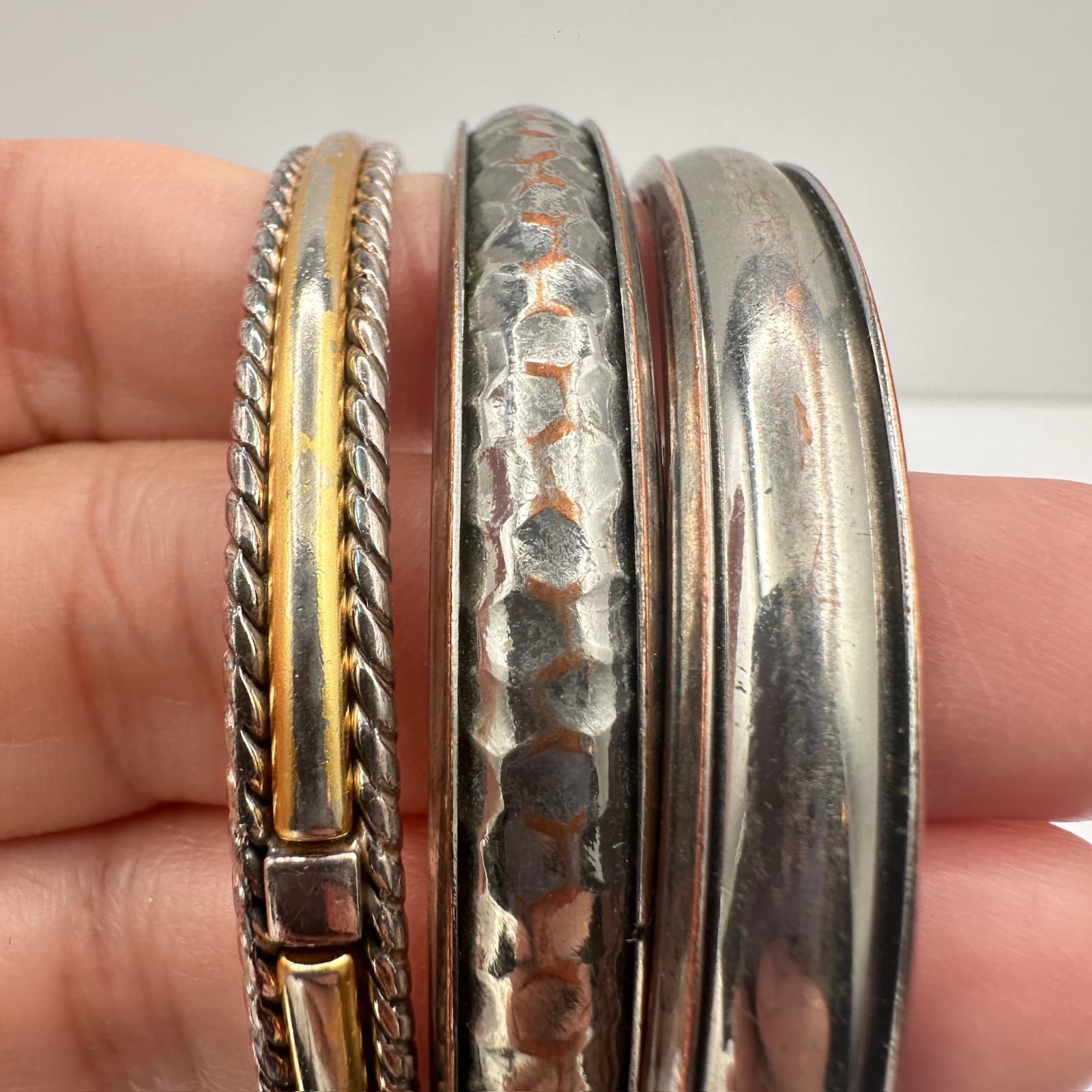 Vintage 80s 90s Metal Bangle Bracelet Set Silver Tone Textured Women's Jewelry - Thumbnail 10