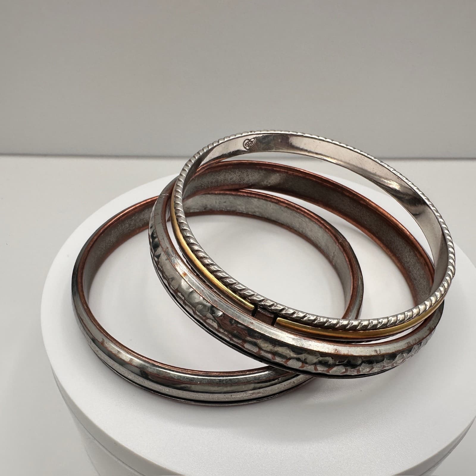 Vintage 80s 90s Metal Bangle Bracelet Set Silver Tone Textured Women's Jewelry - Thumbnail 2