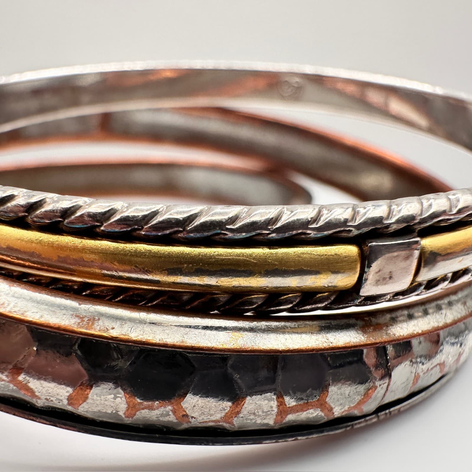 Vintage 80s 90s Metal Bangle Bracelet Set Silver Tone Textured Women's Jewelry - Thumbnail 8