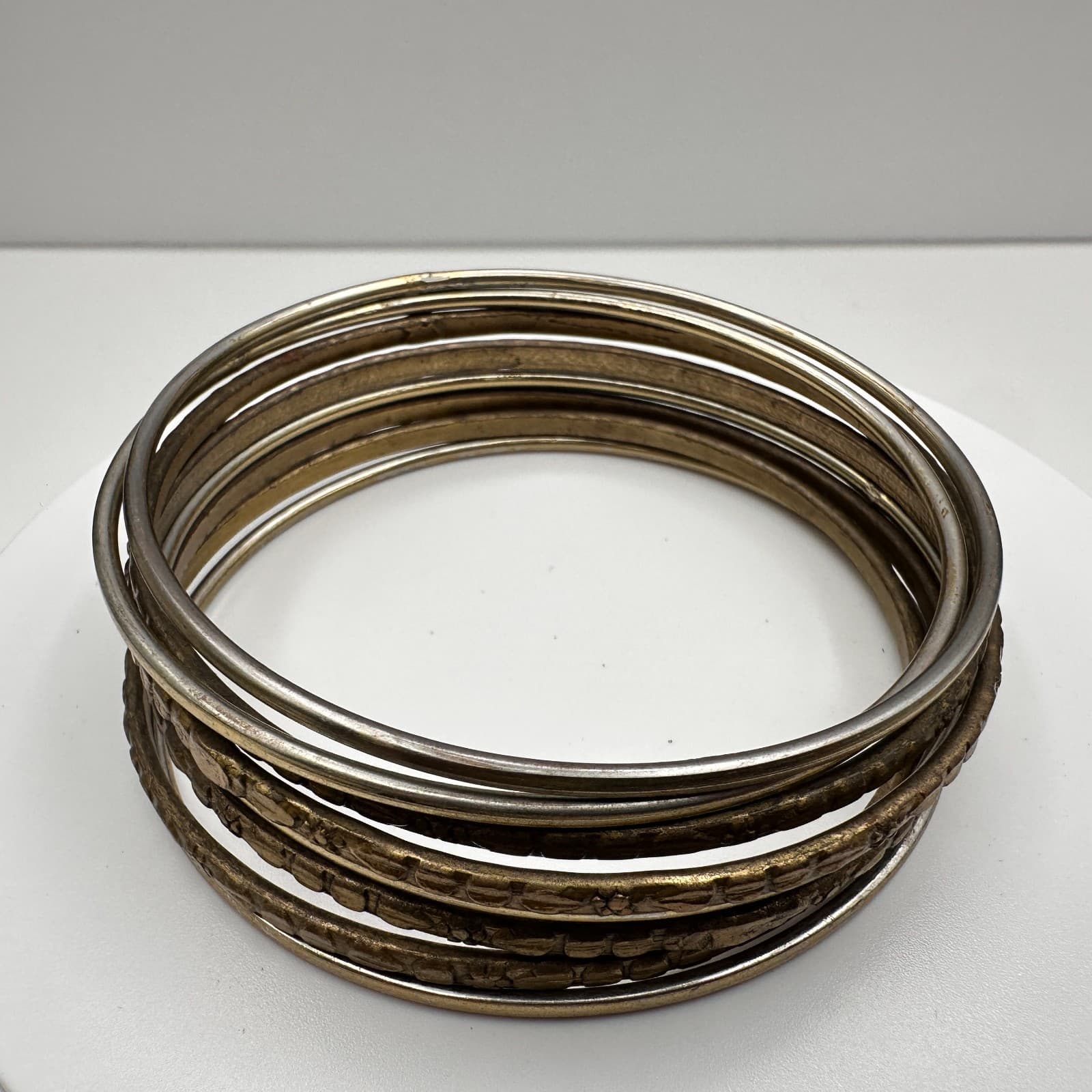 Vintage 80s Gold Tone Floral Etched Bangle Set Women's Classic Fashion Jewelry - Thumbnail 6